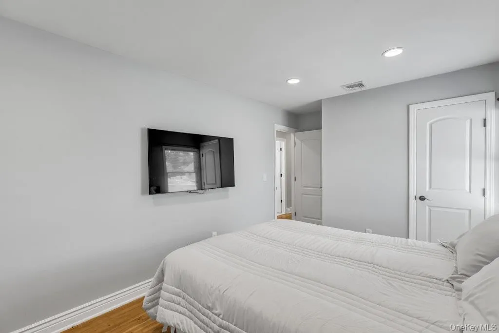 49 Miller Avenue, Brookhaven, NY, 3 Bedrooms Bedrooms, 6 Rooms Rooms,1 BathroomBathrooms,Residential,For Rent,Miller,0,1005979 49 Miller Avenue, Brookhaven, NY, 3 Bedrooms Bedrooms, 6 Rooms Rooms,1 BathroomBathrooms,Residential,For Rent,Miller,0,1005979