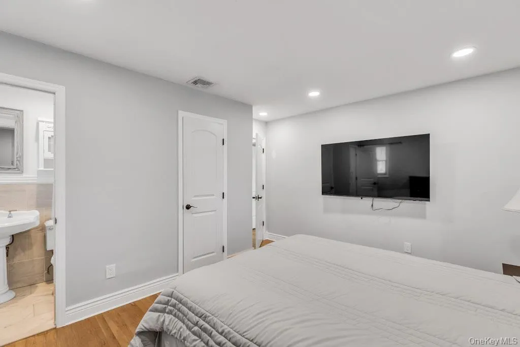 49 Miller Avenue, Brookhaven, NY, 3 Bedrooms Bedrooms, 6 Rooms Rooms,1 BathroomBathrooms,Residential,For Rent,Miller,0,1005979 49 Miller Avenue, Brookhaven, NY, 3 Bedrooms Bedrooms, 6 Rooms Rooms,1 BathroomBathrooms,Residential,For Rent,Miller,0,1005979