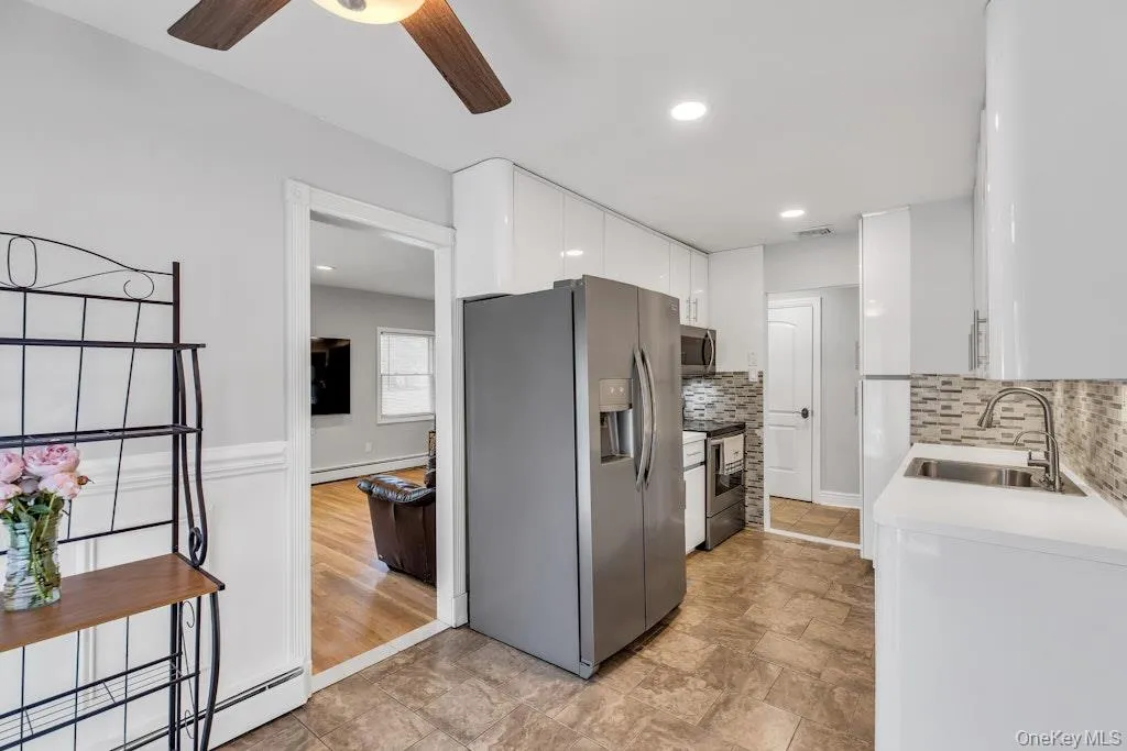 49 Miller Avenue, Brookhaven, NY, 3 Bedrooms Bedrooms, 6 Rooms Rooms,1 BathroomBathrooms,Residential,For Rent,Miller,0,1005979 49 Miller Avenue, Brookhaven, NY, 3 Bedrooms Bedrooms, 6 Rooms Rooms,1 BathroomBathrooms,Residential,For Rent,Miller,0,1005979