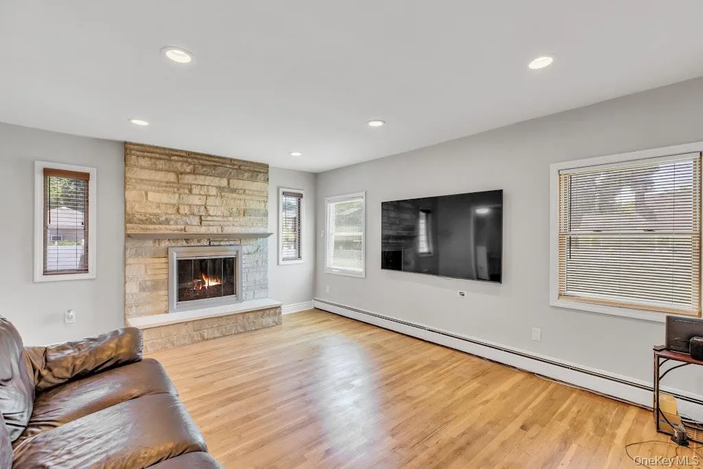 49 Miller Avenue, Brookhaven, NY, 3 Bedrooms Bedrooms, 6 Rooms Rooms,1 BathroomBathrooms,Residential,For Rent,Miller,0,1005979 49 Miller Avenue, Brookhaven, NY, 3 Bedrooms Bedrooms, 6 Rooms Rooms,1 BathroomBathrooms,Residential,For Rent,Miller,0,1005979