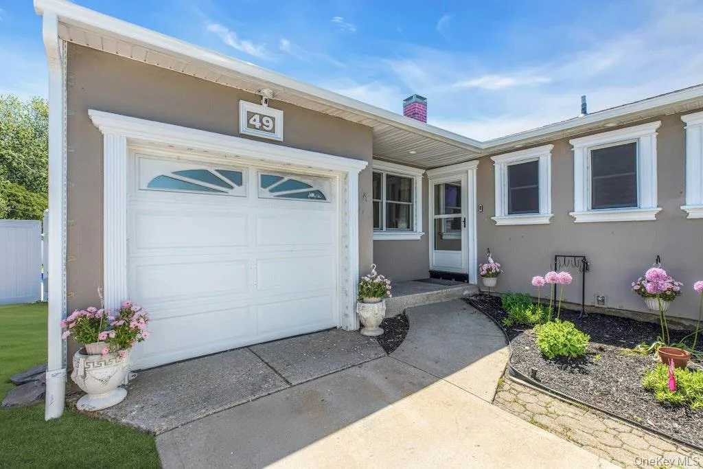 49 Miller Avenue, Brookhaven, NY, 3 Bedrooms Bedrooms, 6 Rooms Rooms,1 BathroomBathrooms,Residential,For Rent,Miller,0,1005979 49 Miller Avenue, Brookhaven, NY, 3 Bedrooms Bedrooms, 6 Rooms Rooms,1 BathroomBathrooms,Residential,For Rent,Miller,0,1005979