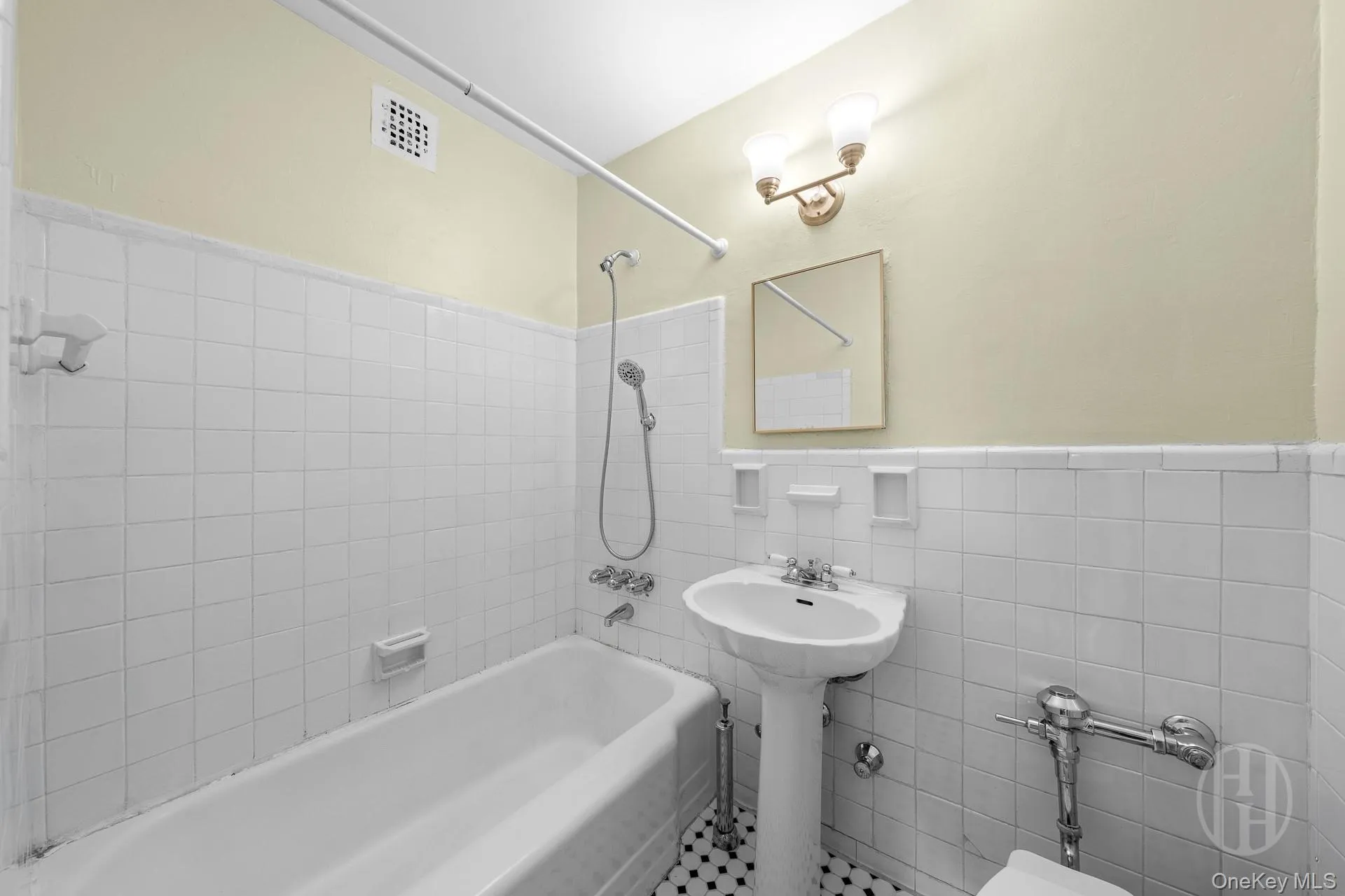 50-21 39 Place, New York, NY, 1 Bedroom Bedrooms, 1 Room Rooms,1 BathroomBathrooms,Residential,For Rent,39,0,1005983 50-21 39 Place, New York, NY, 1 Bedroom Bedrooms, 1 Room Rooms,1 BathroomBathrooms,Residential,For Rent,39,0,1005983
