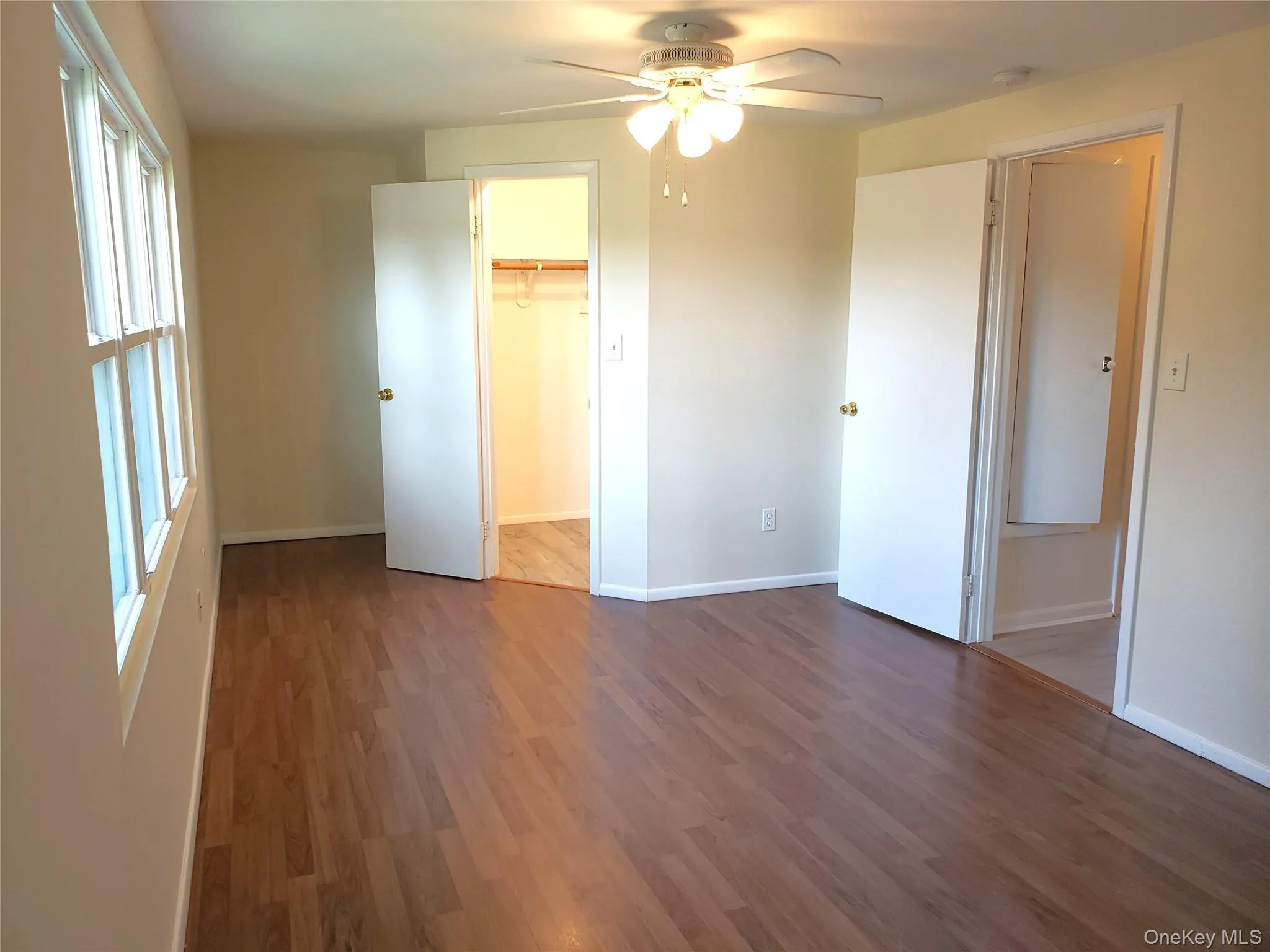Bedroom & Walk In Closet Bedroom & Walk In Closet