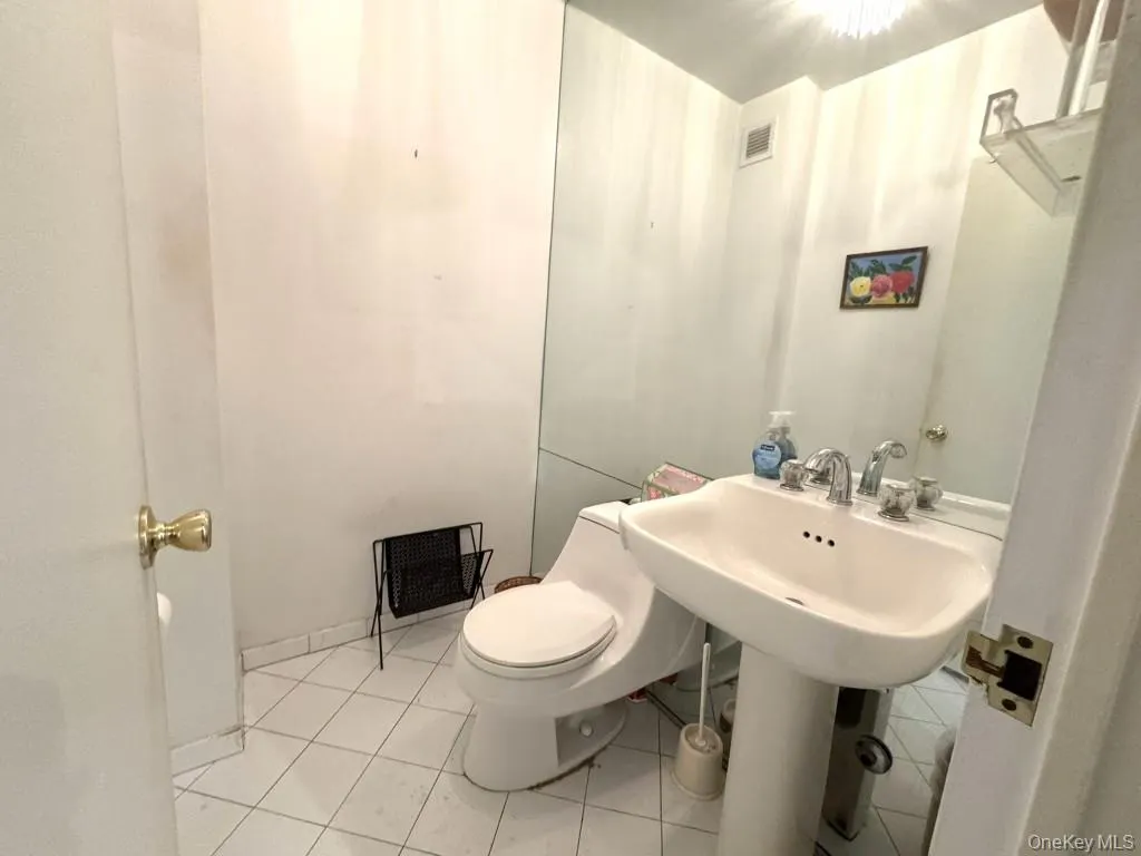 271-10 Grand Central Parkway, New York, NY, 1 Bedroom Bedrooms, 4 Rooms Rooms,1 BathroomBathrooms,Residential,For Rent,Grand Central,0,1005991 271-10 Grand Central Parkway, New York, NY, 1 Bedroom Bedrooms, 4 Rooms Rooms,1 BathroomBathrooms,Residential,For Rent,Grand Central,0,1005991