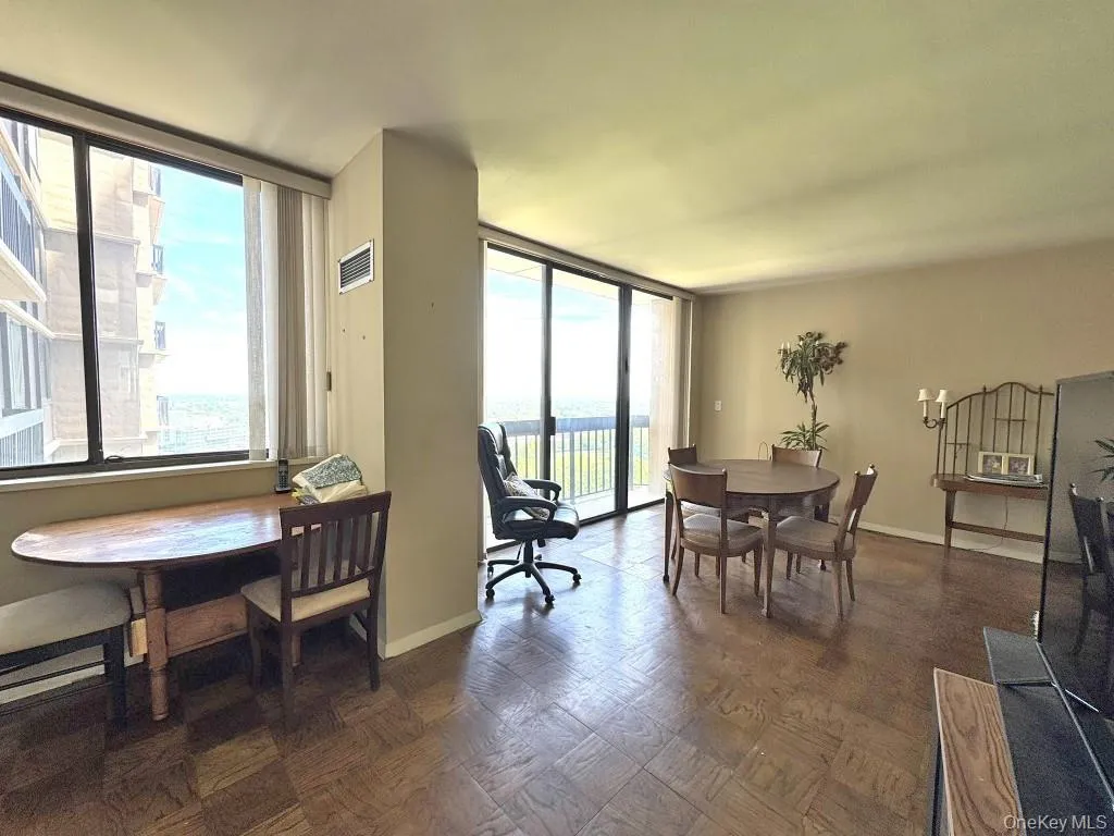 271-10 Grand Central Parkway, New York, NY, 1 Bedroom Bedrooms, 4 Rooms Rooms,1 BathroomBathrooms,Residential,For Rent,Grand Central,0,1005991 271-10 Grand Central Parkway, New York, NY, 1 Bedroom Bedrooms, 4 Rooms Rooms,1 BathroomBathrooms,Residential,For Rent,Grand Central,0,1005991