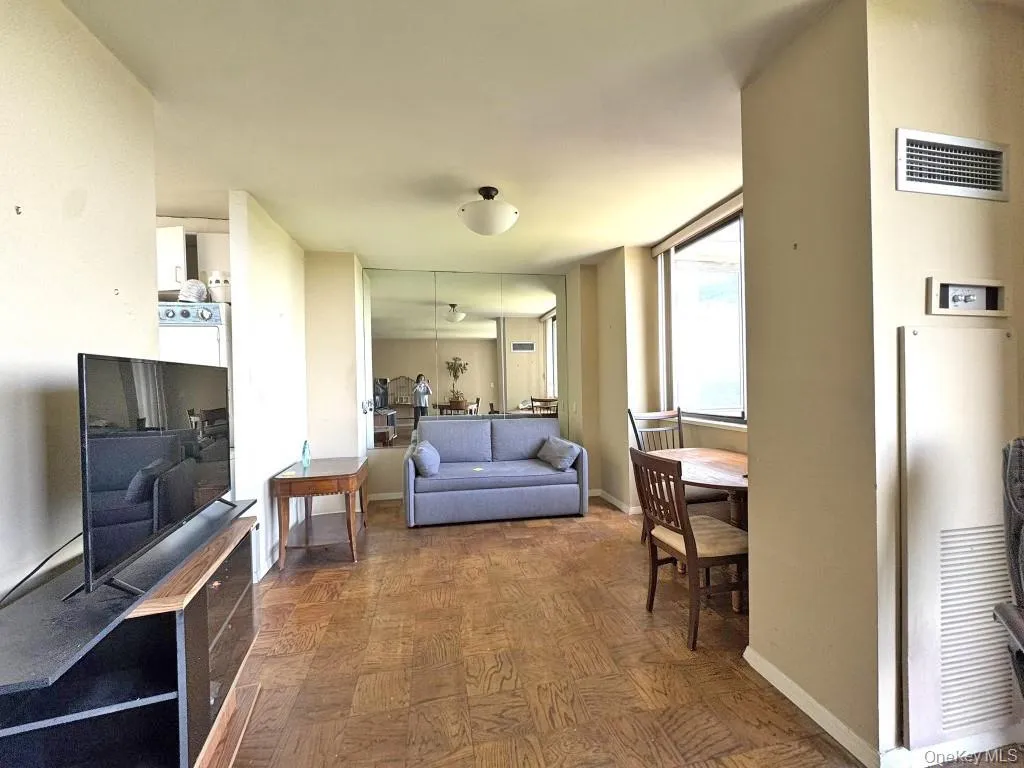 271-10 Grand Central Parkway, New York, NY, 1 Bedroom Bedrooms, 4 Rooms Rooms,1 BathroomBathrooms,Residential,For Rent,Grand Central,0,1005991 271-10 Grand Central Parkway, New York, NY, 1 Bedroom Bedrooms, 4 Rooms Rooms,1 BathroomBathrooms,Residential,For Rent,Grand Central,0,1005991