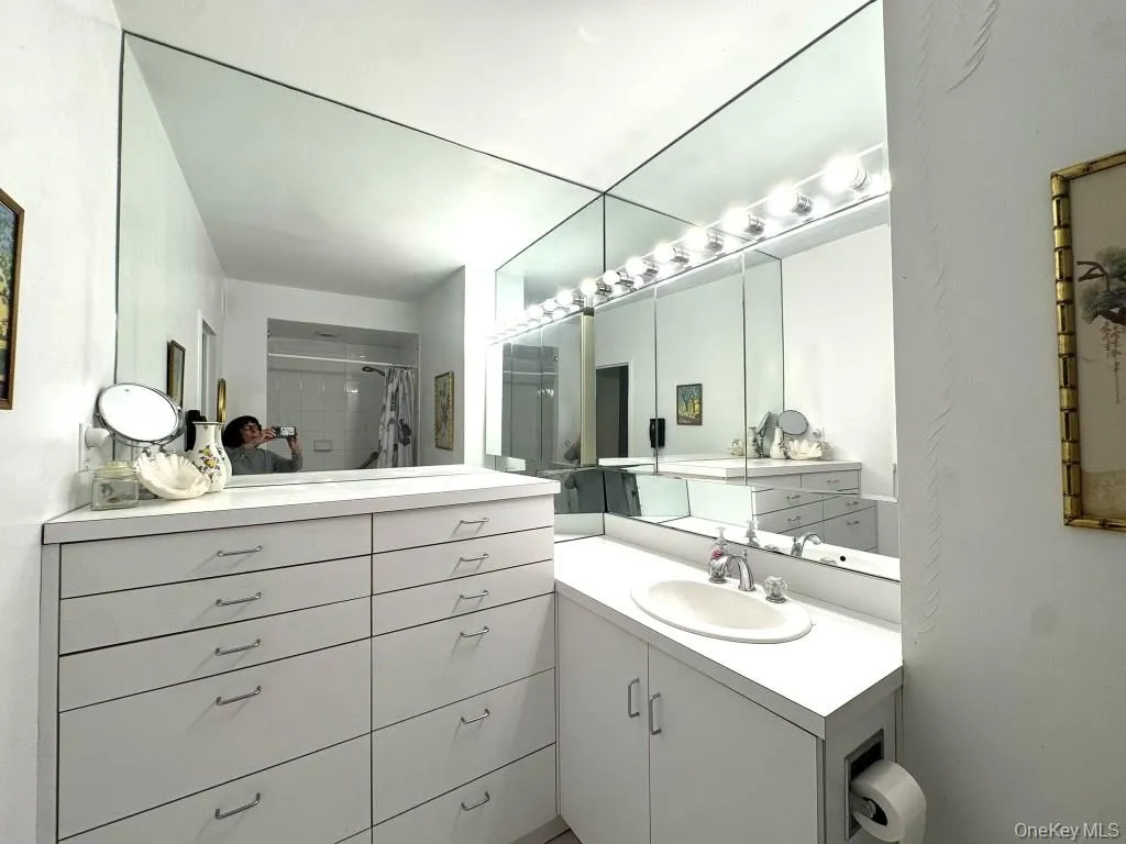 271-10 Grand Central Parkway, New York, NY, 1 Bedroom Bedrooms, 4 Rooms Rooms,1 BathroomBathrooms,Residential,For Rent,Grand Central,0,1005991 271-10 Grand Central Parkway, New York, NY, 1 Bedroom Bedrooms, 4 Rooms Rooms,1 BathroomBathrooms,Residential,For Rent,Grand Central,0,1005991