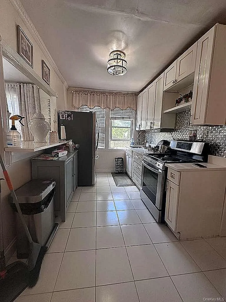 18811 Dunkirk Drive, New York, NY, 7 Bedrooms Bedrooms, 16 Rooms Rooms,4 BathroomsBathrooms,Residential,For Rent,Dunkirk,0,1005992 18811 Dunkirk Drive, New York, NY, 7 Bedrooms Bedrooms, 16 Rooms Rooms,4 BathroomsBathrooms,Residential,For Rent,Dunkirk,0,1005992