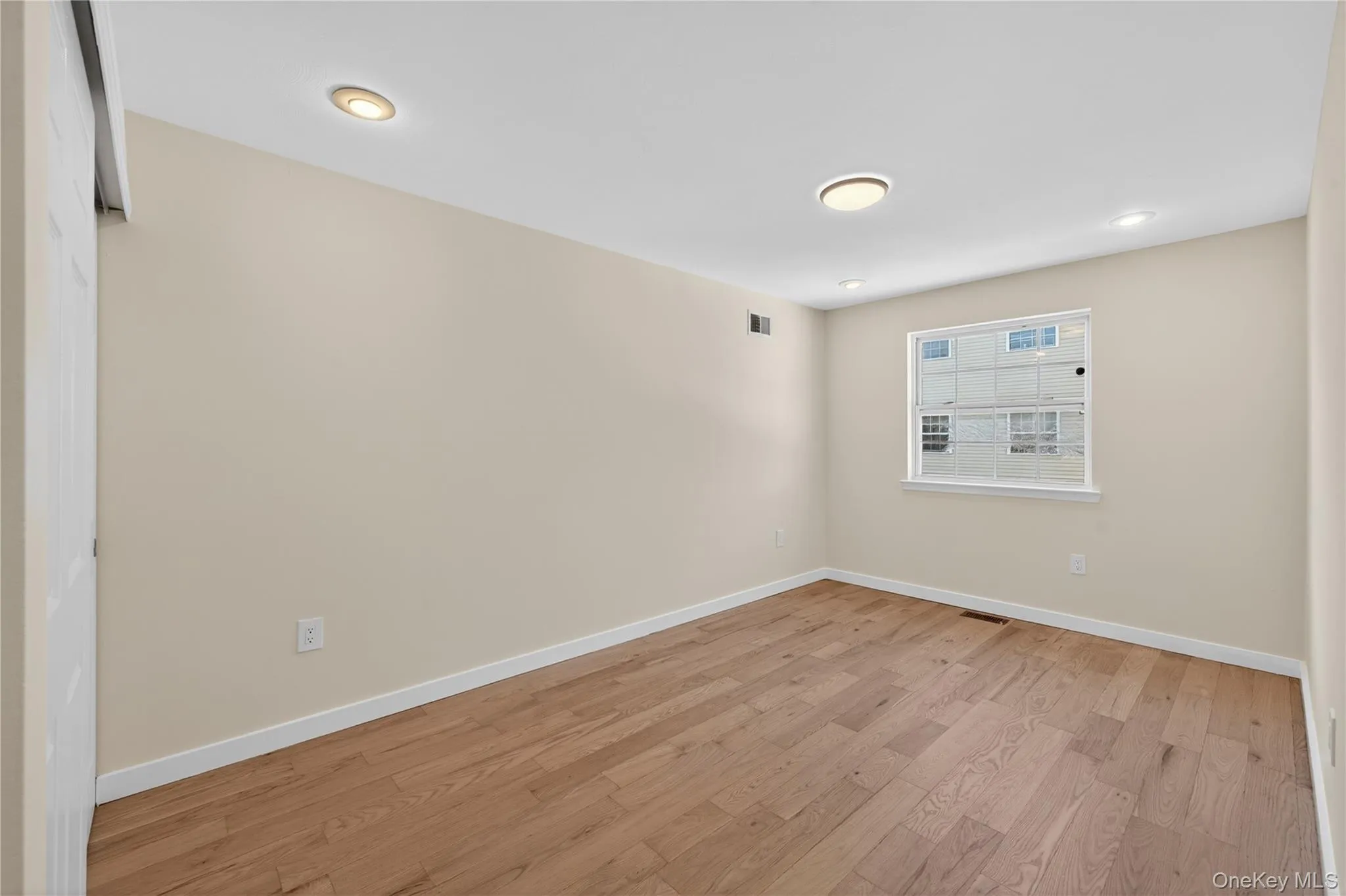 93 Admiral Court, New York, NY, 3 Bedrooms Bedrooms, 5 Rooms Rooms,2 BathroomsBathrooms,Residential,For Rent,Admiral,0,1006002 93 Admiral Court, New York, NY, 3 Bedrooms Bedrooms, 5 Rooms Rooms,2 BathroomsBathrooms,Residential,For Rent,Admiral,0,1006002