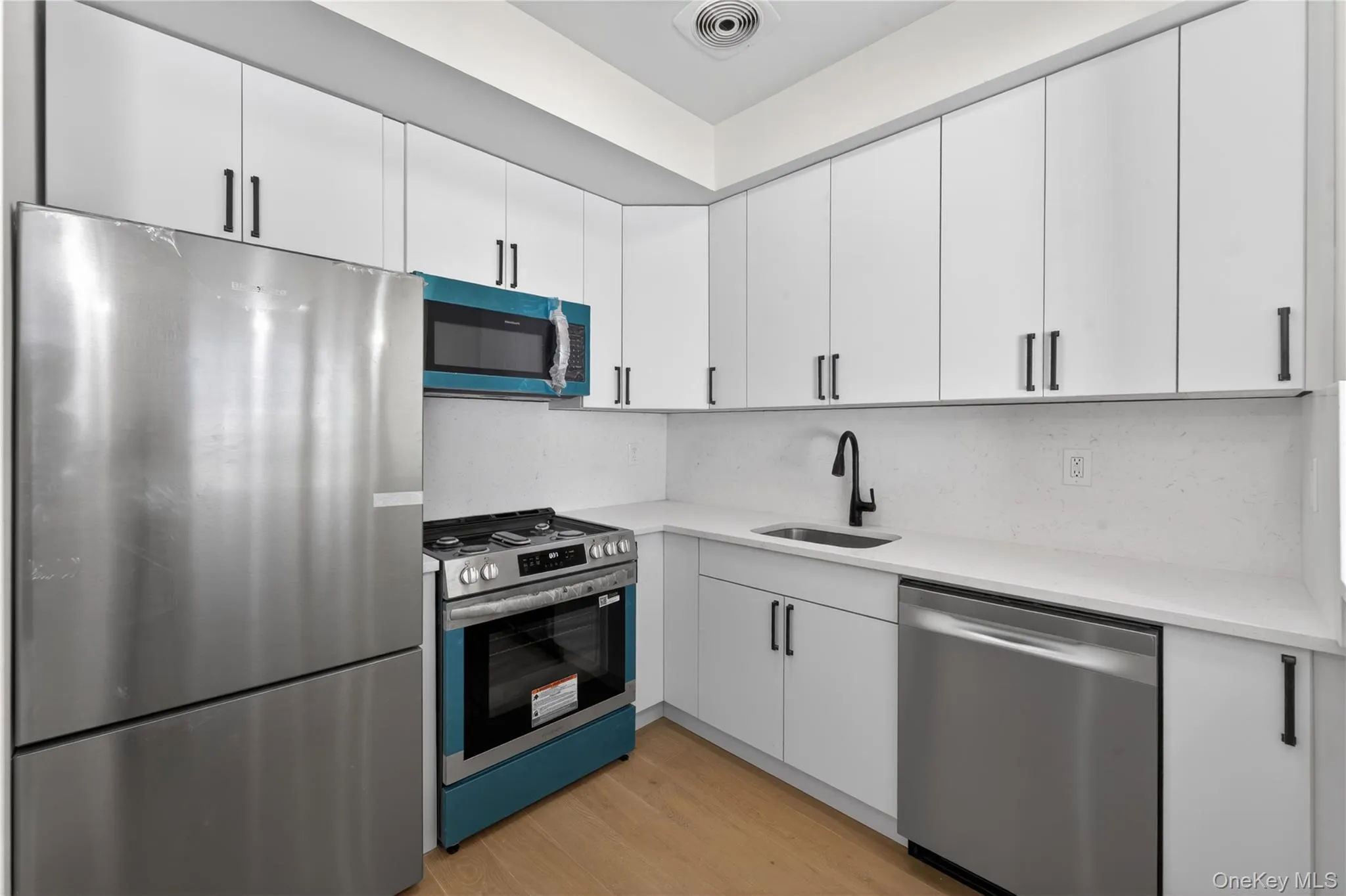 93 Admiral Court, New York, NY, 3 Bedrooms Bedrooms, 5 Rooms Rooms,2 BathroomsBathrooms,Residential,For Rent,Admiral,0,1006002 93 Admiral Court, New York, NY, 3 Bedrooms Bedrooms, 5 Rooms Rooms,2 BathroomsBathrooms,Residential,For Rent,Admiral,0,1006002