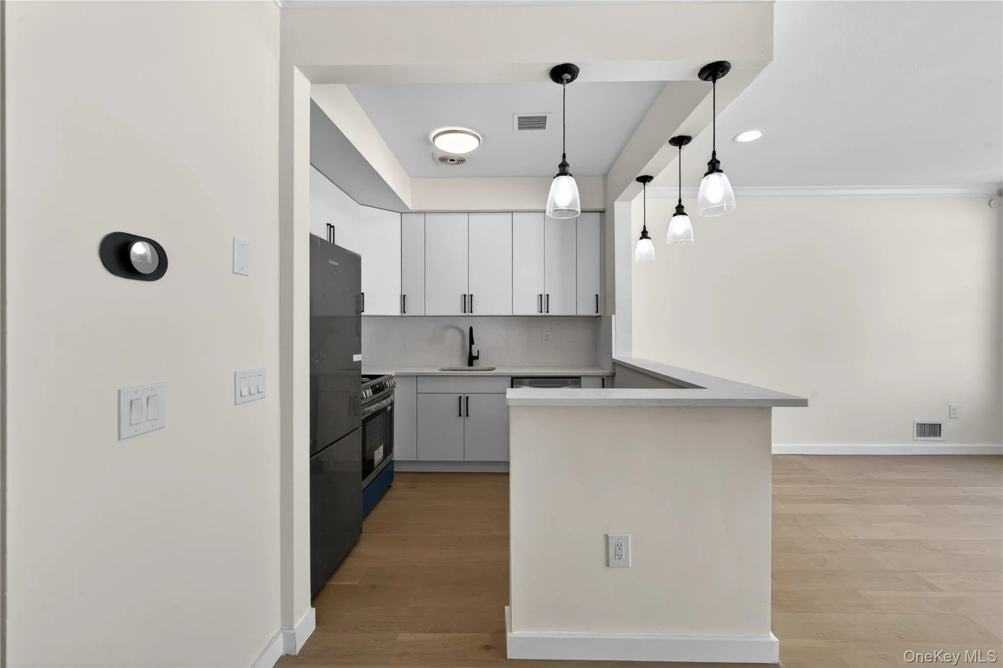 93 Admiral Court, New York, NY, 3 Bedrooms Bedrooms, 5 Rooms Rooms,2 BathroomsBathrooms,Residential,For Rent,Admiral,0,1006002 93 Admiral Court, New York, NY, 3 Bedrooms Bedrooms, 5 Rooms Rooms,2 BathroomsBathrooms,Residential,For Rent,Admiral,0,1006002