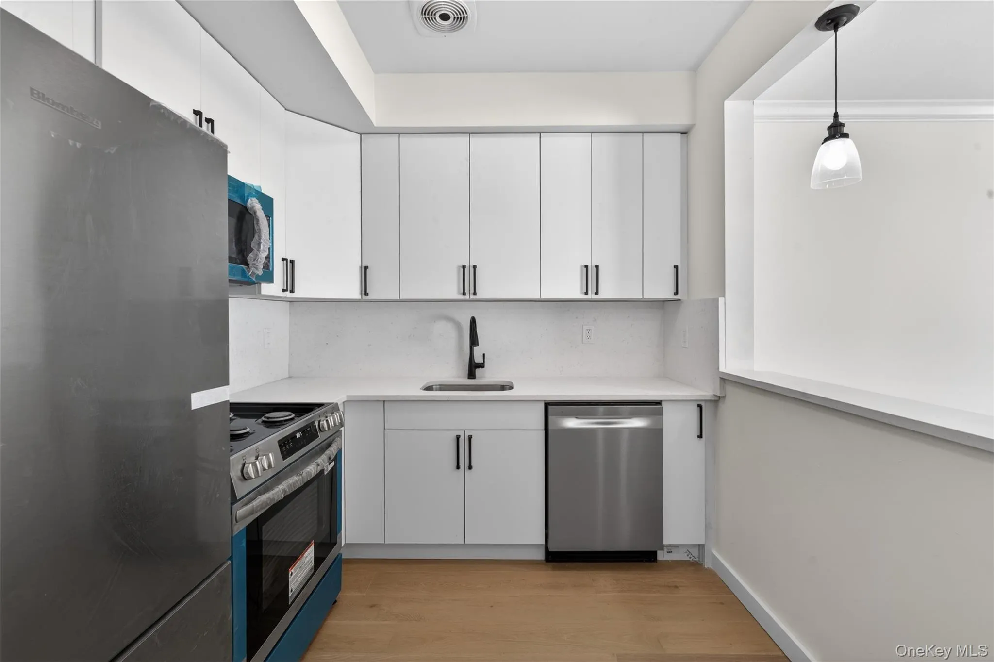 93 Admiral Court, New York, NY, 3 Bedrooms Bedrooms, 5 Rooms Rooms,2 BathroomsBathrooms,Residential,For Rent,Admiral,0,1006002 93 Admiral Court, New York, NY, 3 Bedrooms Bedrooms, 5 Rooms Rooms,2 BathroomsBathrooms,Residential,For Rent,Admiral,0,1006002