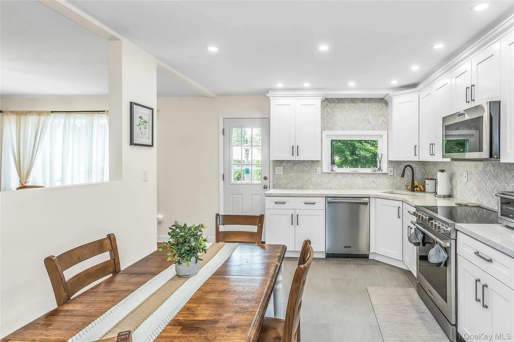 178 Guildford Court, Hempstead, NY, 4 Bedrooms Bedrooms, 7 Rooms Rooms,2 BathroomsBathrooms,Residential,For Rent,Guildford,0,1006025 178 Guildford Court, Hempstead, NY, 4 Bedrooms Bedrooms, 7 Rooms Rooms,2 BathroomsBathrooms,Residential,For Rent,Guildford,0,1006025