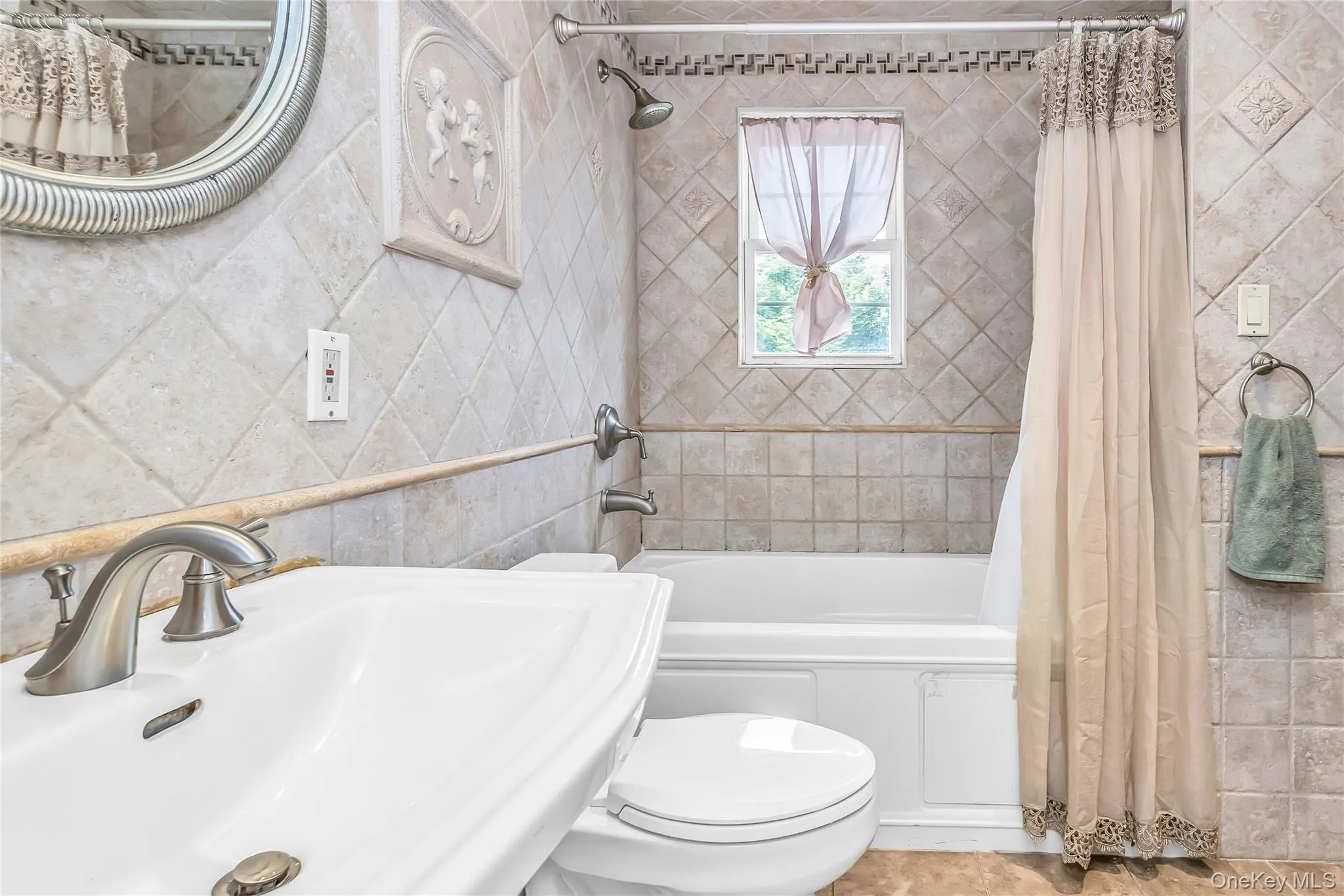 178 Guildford Court, Hempstead, NY, 4 Bedrooms Bedrooms, 7 Rooms Rooms,2 BathroomsBathrooms,Residential,For Rent,Guildford,0,1006025 178 Guildford Court, Hempstead, NY, 4 Bedrooms Bedrooms, 7 Rooms Rooms,2 BathroomsBathrooms,Residential,For Rent,Guildford,0,1006025