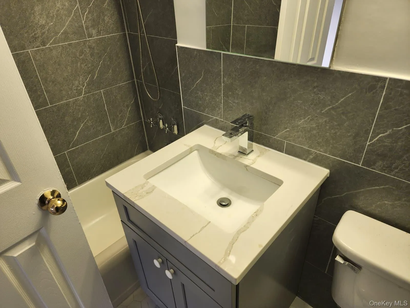 61-55 98th Street, New York, NY, 1 Bedroom Bedrooms, 4 Rooms Rooms,1 BathroomBathrooms,Residential Lease,For Rent,98th,0,1006036 61-55 98th Street, New York, NY, 1 Bedroom Bedrooms, 4 Rooms Rooms,1 BathroomBathrooms,Residential Lease,For Rent,98th,0,1006036
