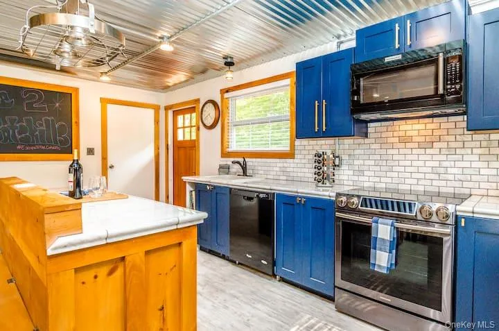 173 State Route 52, Fallsburg, NY, 4 Bedrooms Bedrooms, 6 Rooms Rooms,2 BathroomsBathrooms,Residential,For Rent,State Route 52,0,1006037 173 State Route 52, Fallsburg, NY, 4 Bedrooms Bedrooms, 6 Rooms Rooms,2 BathroomsBathrooms,Residential,For Rent,State Route 52,0,1006037