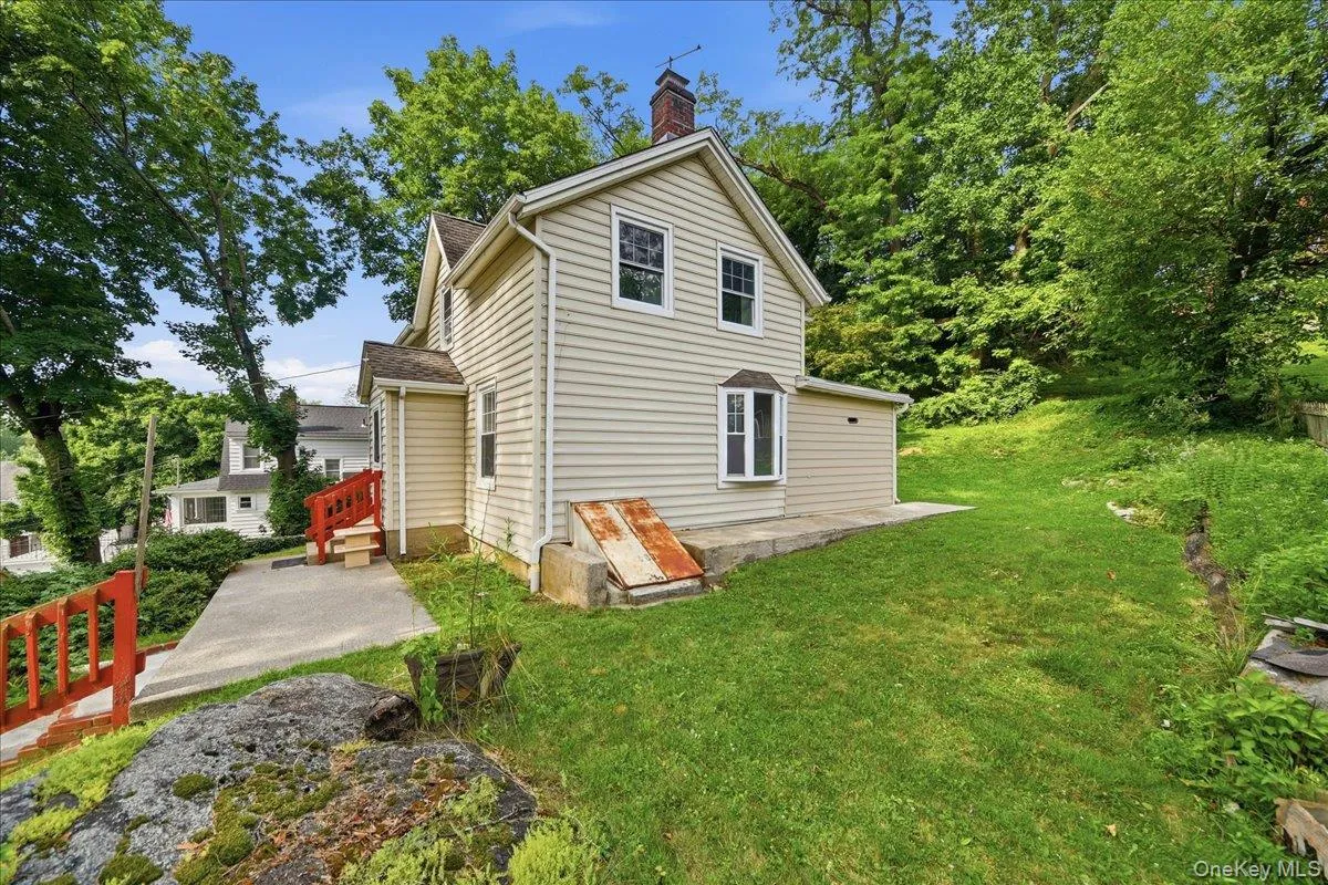 42 Revolutionary Road, Ossining, NY, 2 Bedrooms Bedrooms, 5 Rooms Rooms,1 BathroomBathrooms,Residential,For Rent,Revolutionary,0,1006040 42 Revolutionary Road, Ossining, NY, 2 Bedrooms Bedrooms, 5 Rooms Rooms,1 BathroomBathrooms,Residential,For Rent,Revolutionary,0,1006040