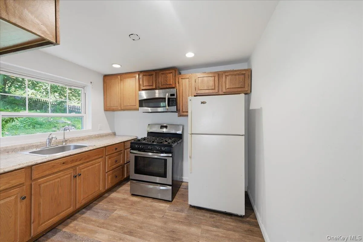 42 Revolutionary Road, Ossining, NY, 2 Bedrooms Bedrooms, 5 Rooms Rooms,1 BathroomBathrooms,Residential,For Rent,Revolutionary,0,1006040 42 Revolutionary Road, Ossining, NY, 2 Bedrooms Bedrooms, 5 Rooms Rooms,1 BathroomBathrooms,Residential,For Rent,Revolutionary,0,1006040