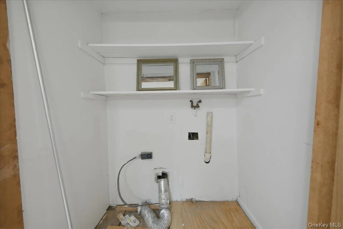 Full bath with Washer Dryer hook Up Full bath with Washer Dryer hook Up