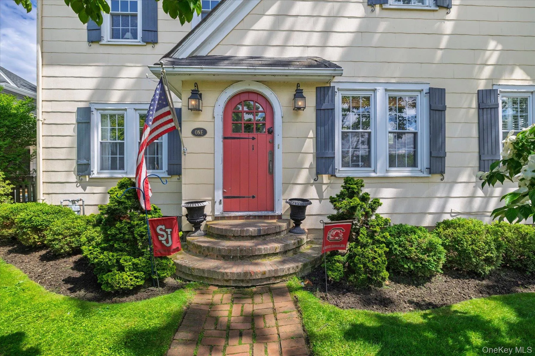 This is the charming colonial you have been waiting for! This is the charming colonial you have been waiting for!