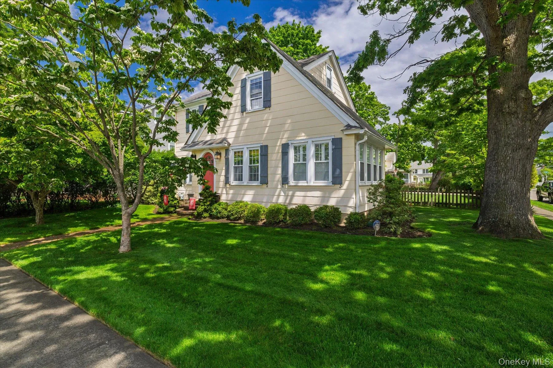 This charming colonial is the one you have been waiting for! This charming colonial is the one you have been waiting for!