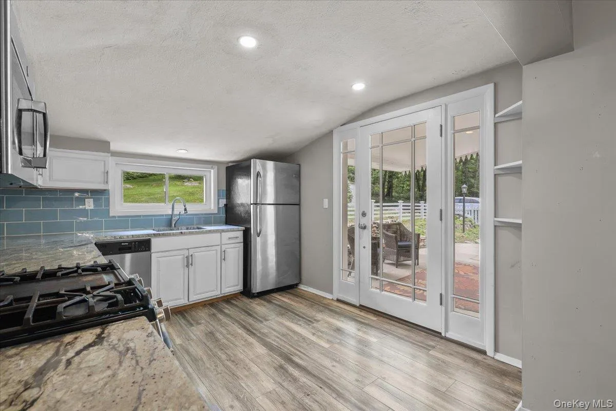 Kitchen w/access to front patio Kitchen w/access to front patio