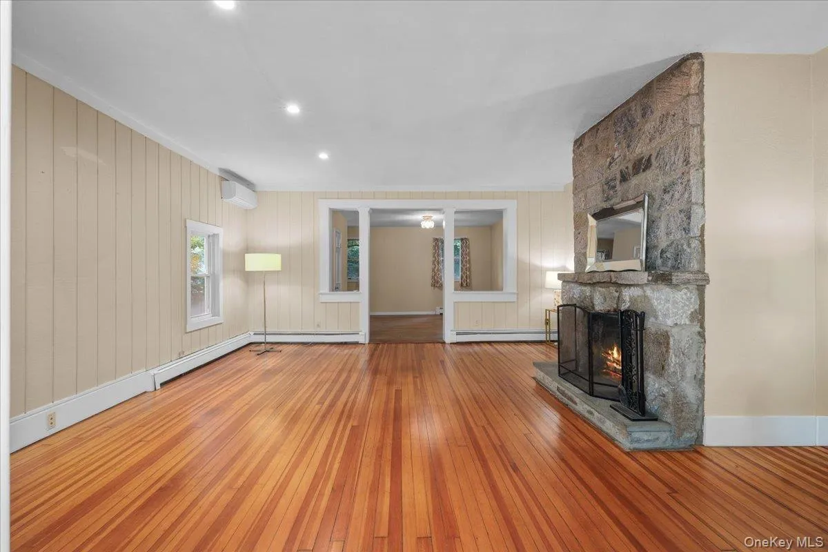 LR w/hardwood floors LR w/hardwood floors