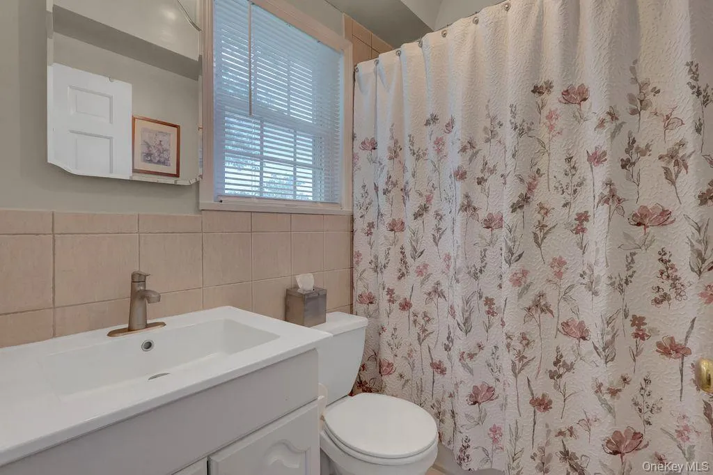 BATHROOM BATHROOM