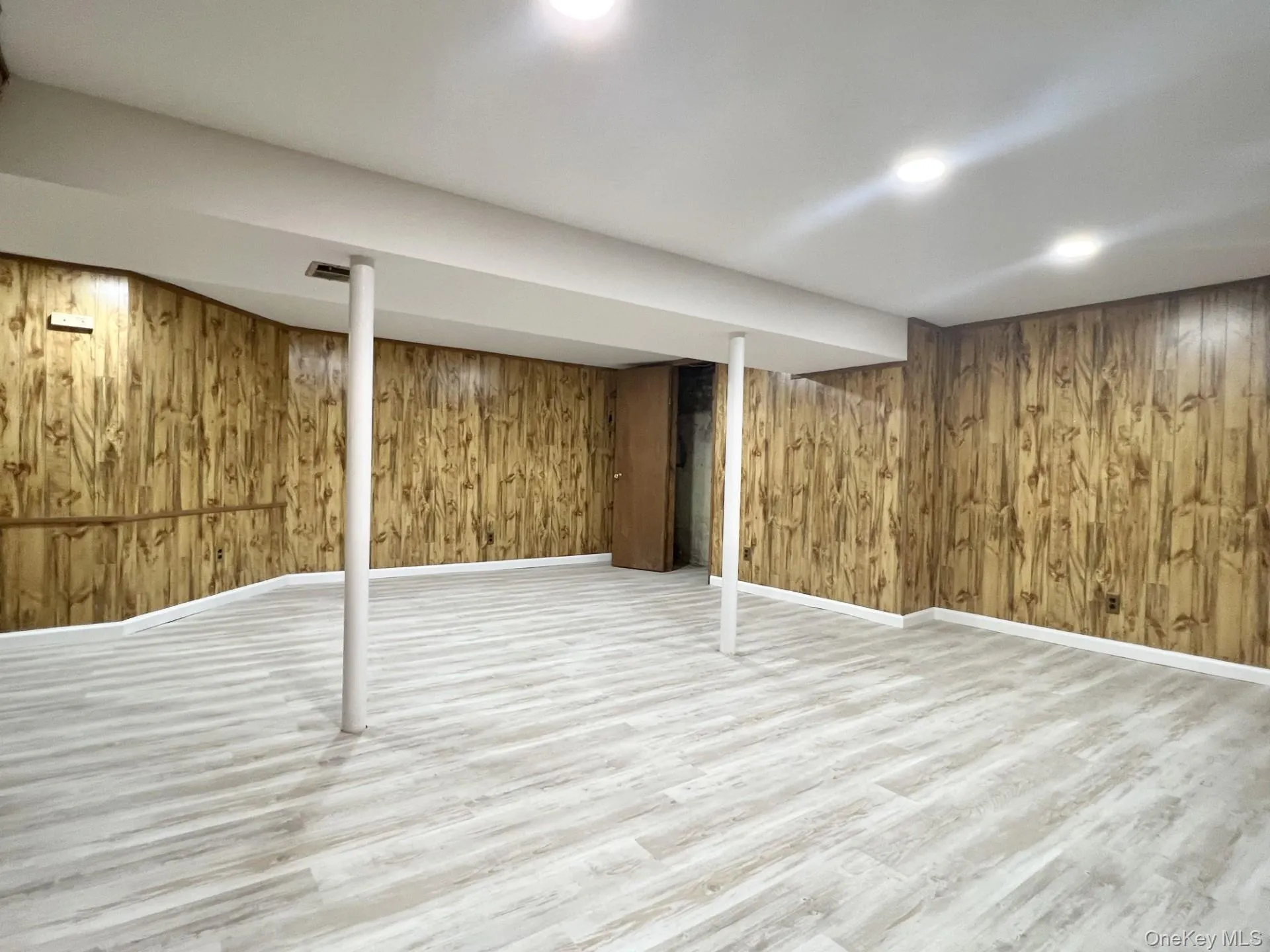 7 Mindy Lane, Oyster Bay, NY, 4 Bedrooms Bedrooms, 7 Rooms Rooms,2 BathroomsBathrooms,Residential Lease,For Rent,Mindy,0,1006056 7 Mindy Lane, Oyster Bay, NY, 4 Bedrooms Bedrooms, 7 Rooms Rooms,2 BathroomsBathrooms,Residential Lease,For Rent,Mindy,0,1006056