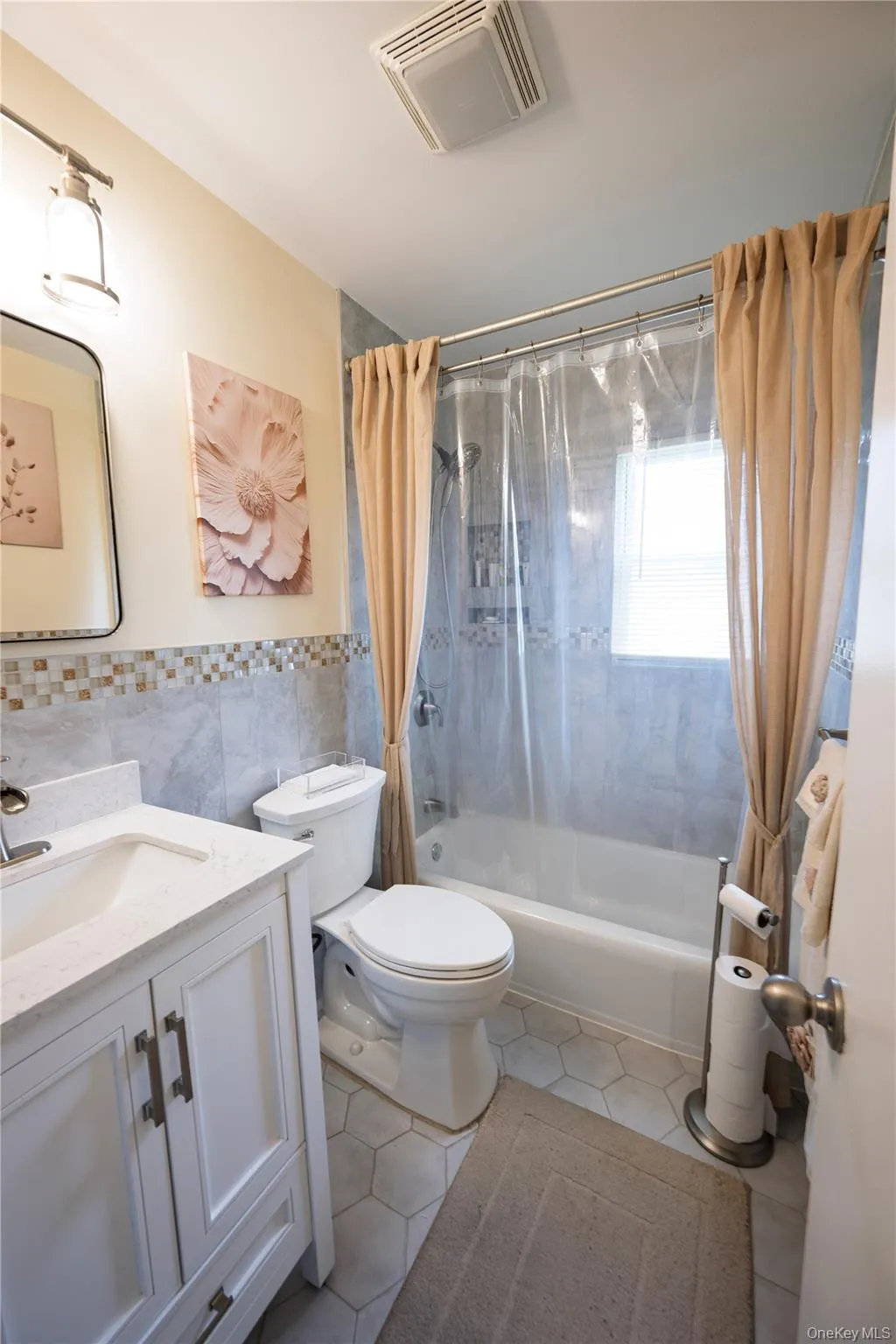 130 Boylston Street, Hempstead, NY, 3 Bedrooms Bedrooms, 6 Rooms Rooms,1 BathroomBathrooms,Residential,For Rent,Boylston,0,1006058 130 Boylston Street, Hempstead, NY, 3 Bedrooms Bedrooms, 6 Rooms Rooms,1 BathroomBathrooms,Residential,For Rent,Boylston,0,1006058