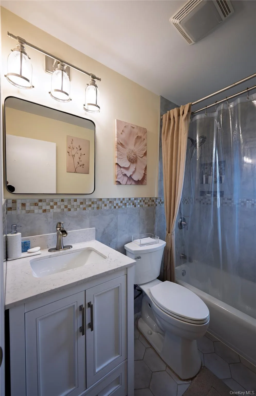 130 Boylston Street, Hempstead, NY, 3 Bedrooms Bedrooms, 6 Rooms Rooms,1 BathroomBathrooms,Residential,For Rent,Boylston,0,1006058 130 Boylston Street, Hempstead, NY, 3 Bedrooms Bedrooms, 6 Rooms Rooms,1 BathroomBathrooms,Residential,For Rent,Boylston,0,1006058