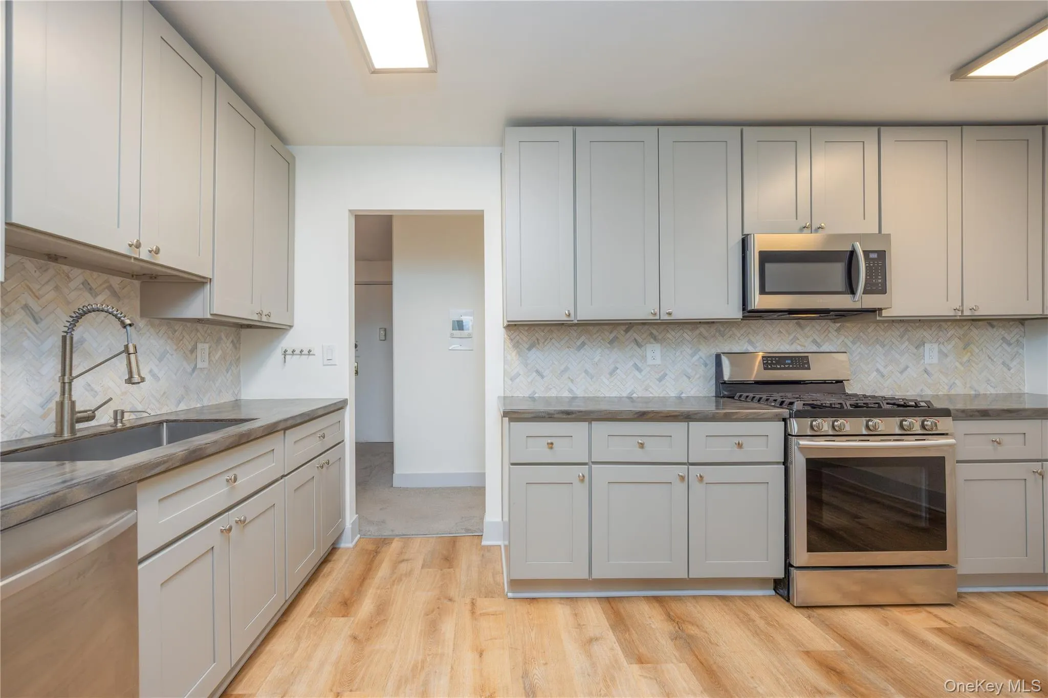 600 Locust Street, Mount Vernon, NY, 2 Bedrooms Bedrooms, 5 Rooms Rooms,1 BathroomBathrooms,Residential,For Rent,Locust,0,1006060 600 Locust Street, Mount Vernon, NY, 2 Bedrooms Bedrooms, 5 Rooms Rooms,1 BathroomBathrooms,Residential,For Rent,Locust,0,1006060