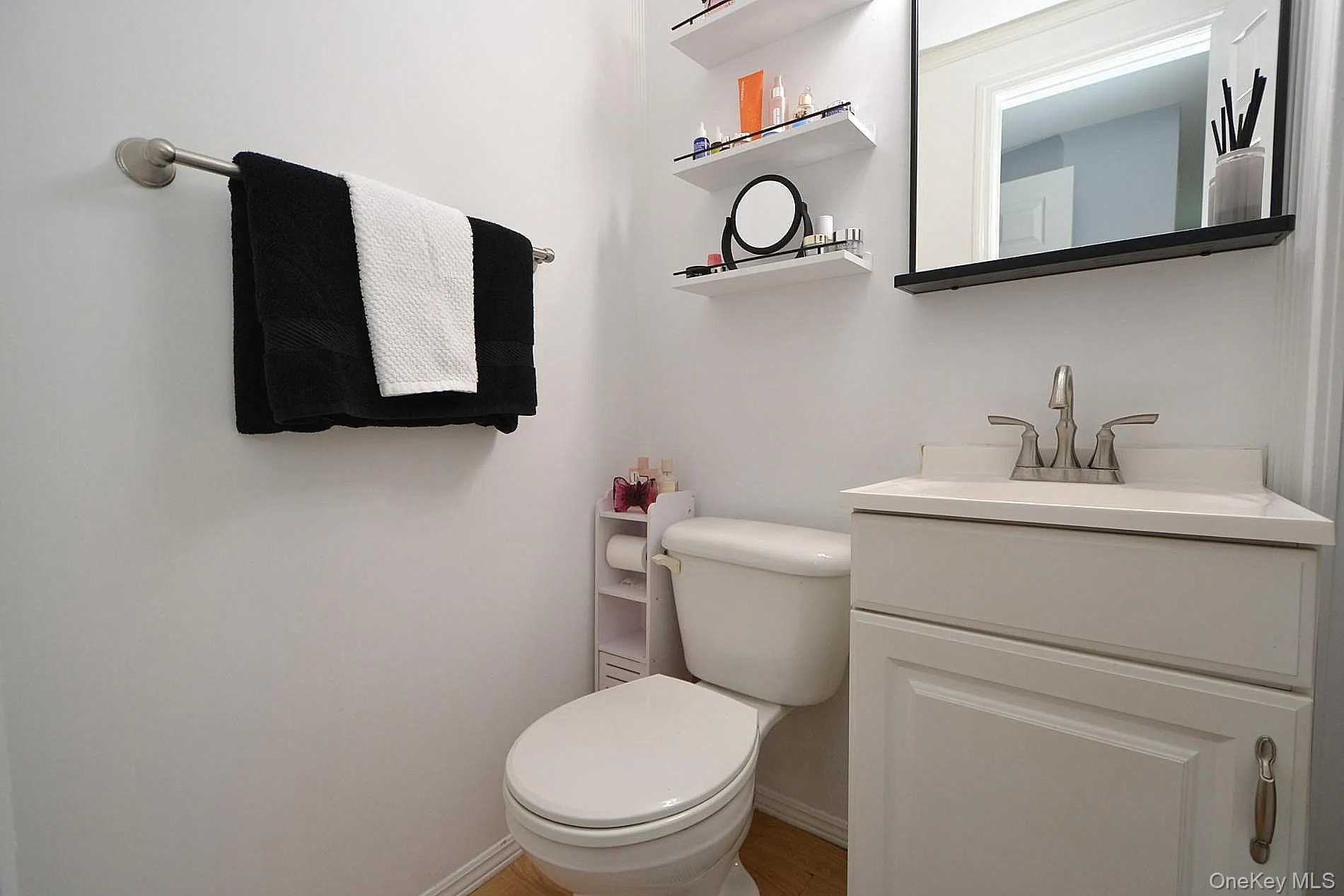 77 Bicycle Path, Brookhaven, NY, 4 Bedrooms Bedrooms, 7 Rooms Rooms,1 BathroomBathrooms,Residential,For Rent,Bicycle,0,1006063 77 Bicycle Path, Brookhaven, NY, 4 Bedrooms Bedrooms, 7 Rooms Rooms,1 BathroomBathrooms,Residential,For Rent,Bicycle,0,1006063