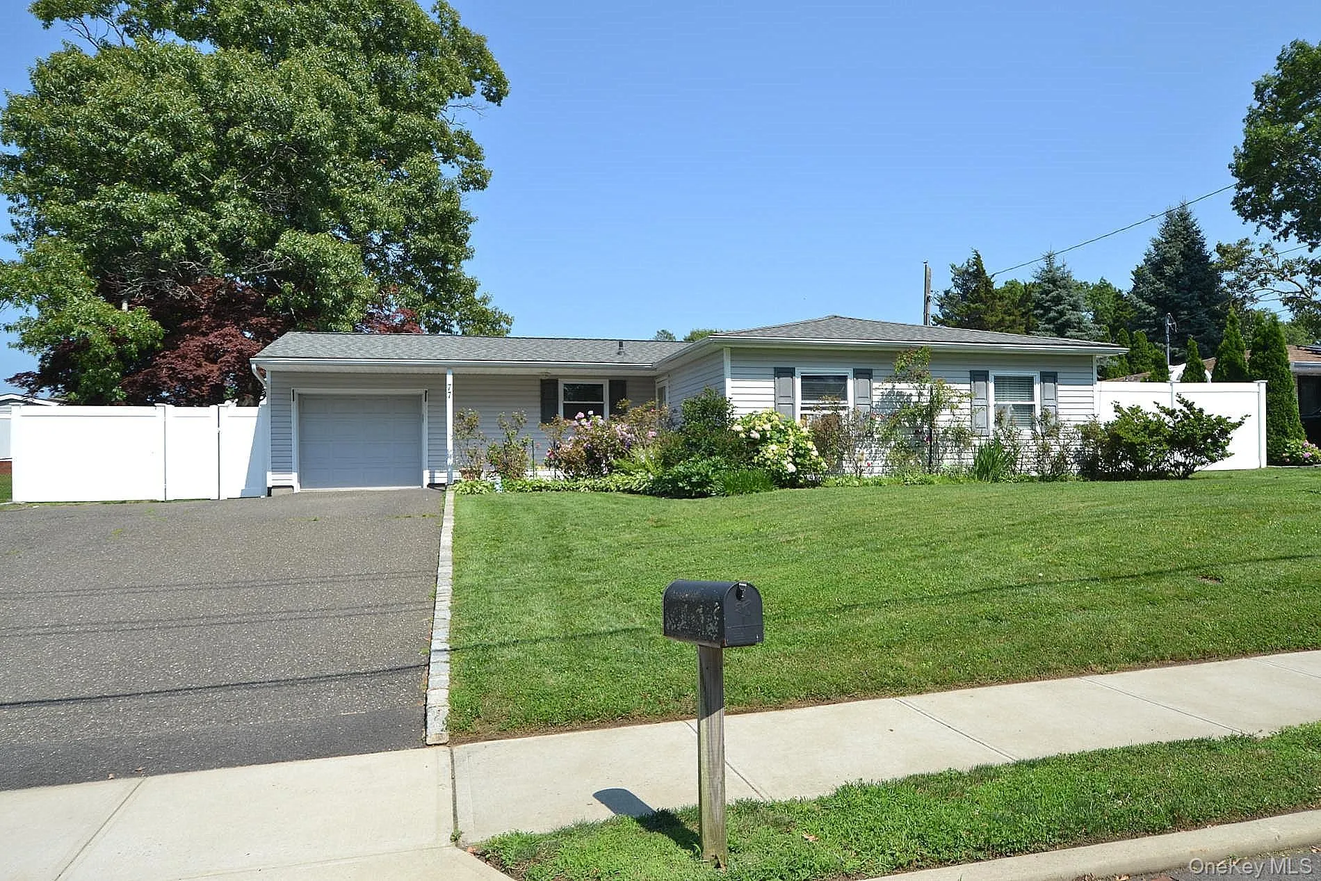 77 Bicycle Path, Brookhaven, NY, 4 Bedrooms Bedrooms, 7 Rooms Rooms,1 BathroomBathrooms,Residential,For Rent,Bicycle,0,1006063 77 Bicycle Path, Brookhaven, NY, 4 Bedrooms Bedrooms, 7 Rooms Rooms,1 BathroomBathrooms,Residential,For Rent,Bicycle,0,1006063