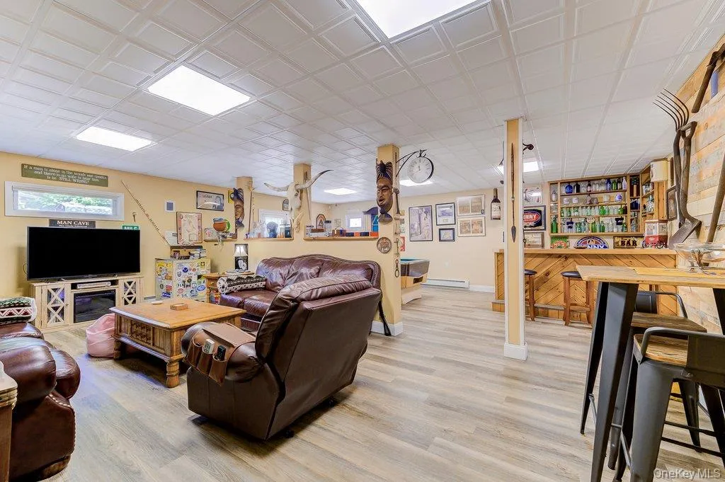 369 Grey Road, Fallsburg, NY, 4 Bedrooms Bedrooms, 7 Rooms Rooms,3 BathroomsBathrooms,Residential,For Rent,Grey,0,1006069 369 Grey Road, Fallsburg, NY, 4 Bedrooms Bedrooms, 7 Rooms Rooms,3 BathroomsBathrooms,Residential,For Rent,Grey,0,1006069