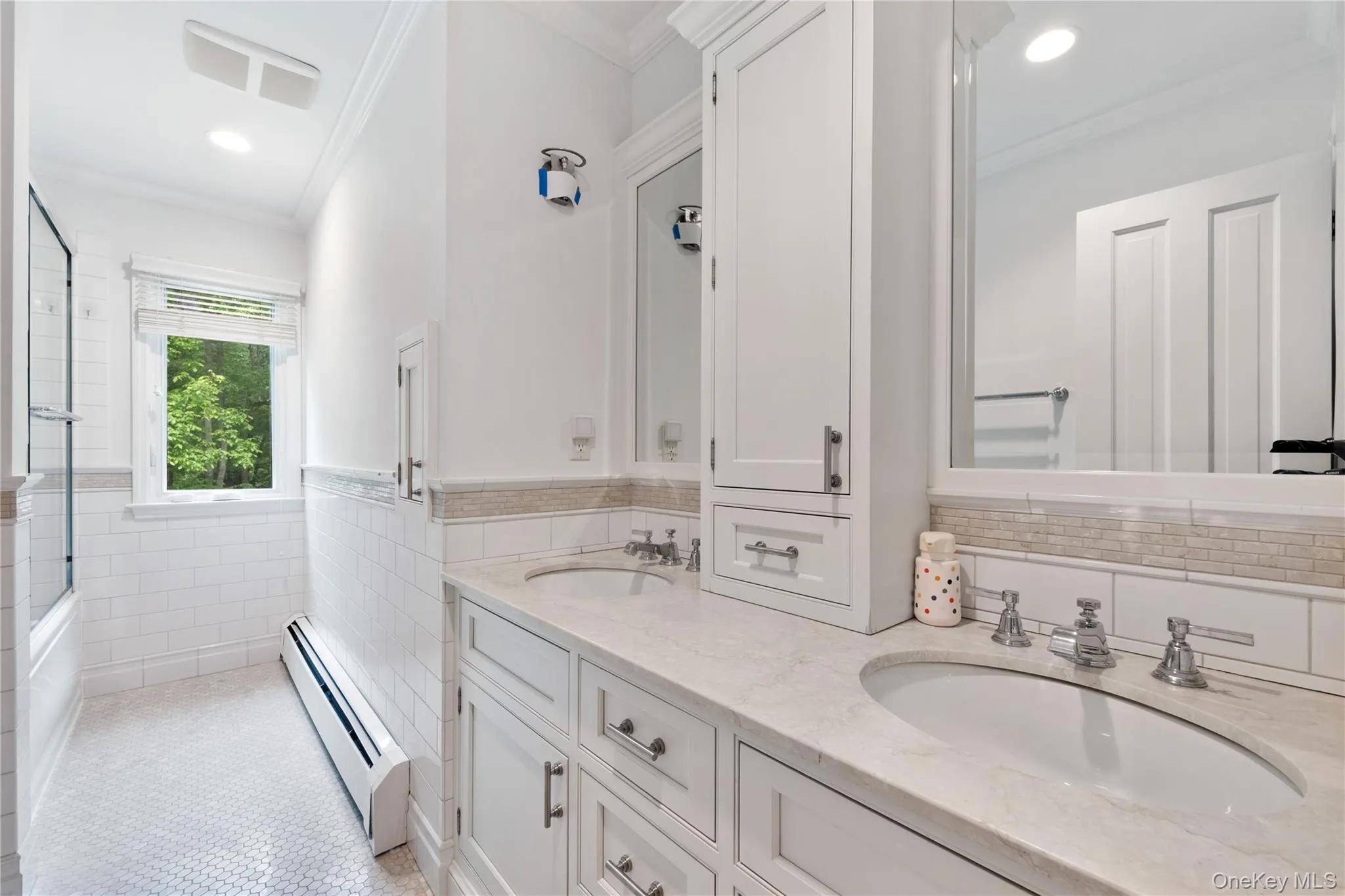 Hall bathroom shared by 3 bedrooms Hall bathroom shared by 3 bedrooms