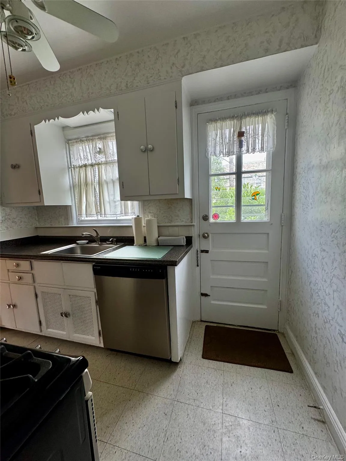 22 Bayview Court, North Hempstead, NY, 3 Bedrooms Bedrooms, 6 Rooms Rooms,2 BathroomsBathrooms,Residential Lease,For Rent,Bayview,0,1006073 22 Bayview Court, North Hempstead, NY, 3 Bedrooms Bedrooms, 6 Rooms Rooms,2 BathroomsBathrooms,Residential Lease,For Rent,Bayview,0,1006073