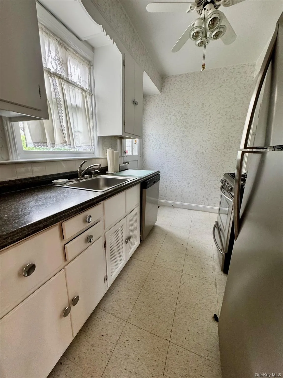 22 Bayview Court, North Hempstead, NY, 3 Bedrooms Bedrooms, 6 Rooms Rooms,2 BathroomsBathrooms,Residential Lease,For Rent,Bayview,0,1006073 22 Bayview Court, North Hempstead, NY, 3 Bedrooms Bedrooms, 6 Rooms Rooms,2 BathroomsBathrooms,Residential Lease,For Rent,Bayview,0,1006073
