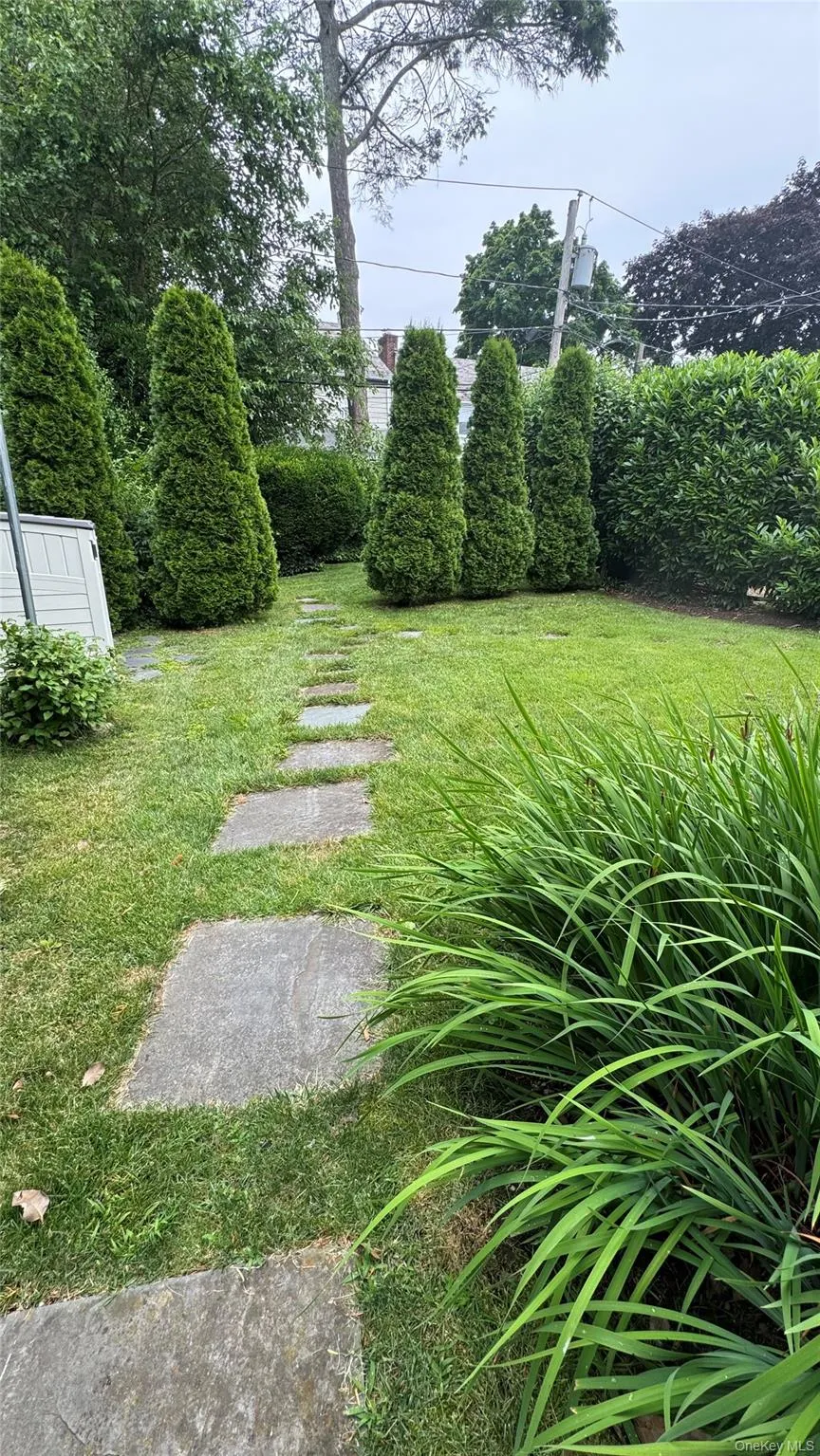 22 Bayview Court, North Hempstead, NY, 3 Bedrooms Bedrooms, 6 Rooms Rooms,2 BathroomsBathrooms,Residential Lease,For Rent,Bayview,0,1006073 22 Bayview Court, North Hempstead, NY, 3 Bedrooms Bedrooms, 6 Rooms Rooms,2 BathroomsBathrooms,Residential Lease,For Rent,Bayview,0,1006073