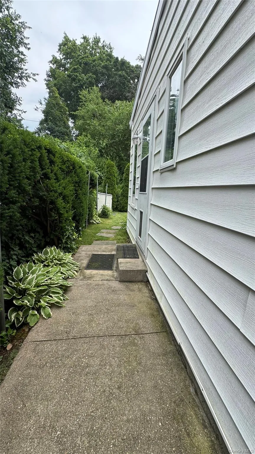 22 Bayview Court, North Hempstead, NY, 3 Bedrooms Bedrooms, 6 Rooms Rooms,2 BathroomsBathrooms,Residential Lease,For Rent,Bayview,0,1006073 22 Bayview Court, North Hempstead, NY, 3 Bedrooms Bedrooms, 6 Rooms Rooms,2 BathroomsBathrooms,Residential Lease,For Rent,Bayview,0,1006073