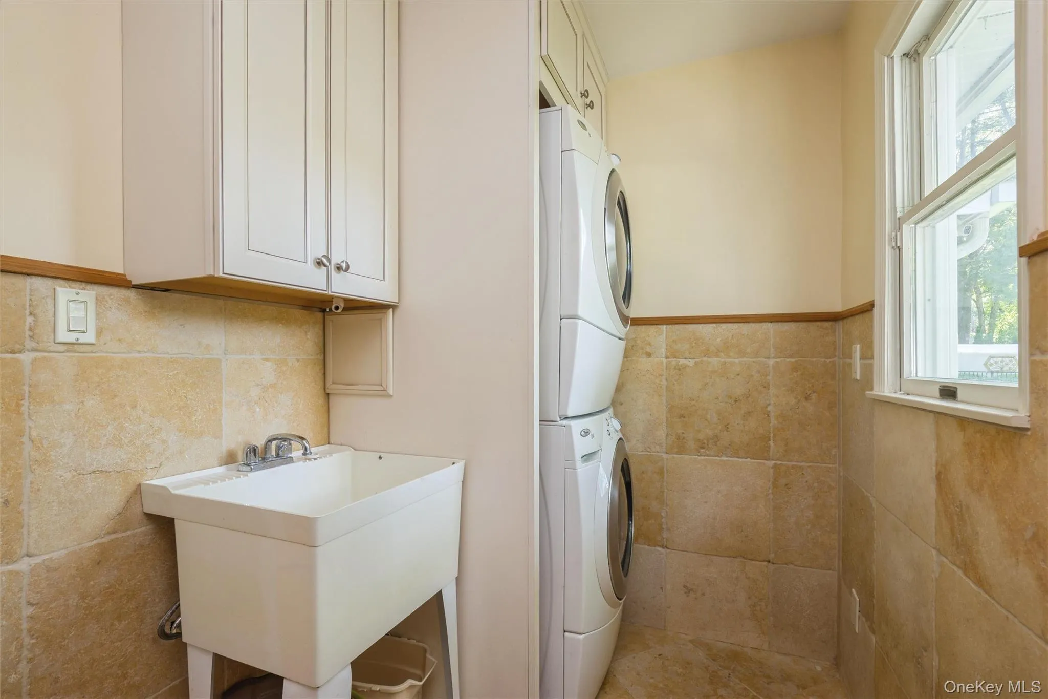 5 Blossom Street, Huntington, NY, 4 Bedrooms Bedrooms, 10 Rooms Rooms,3 BathroomsBathrooms,Residential,For Rent,Blossom,0,1006085 5 Blossom Street, Huntington, NY, 4 Bedrooms Bedrooms, 10 Rooms Rooms,3 BathroomsBathrooms,Residential,For Rent,Blossom,0,1006085