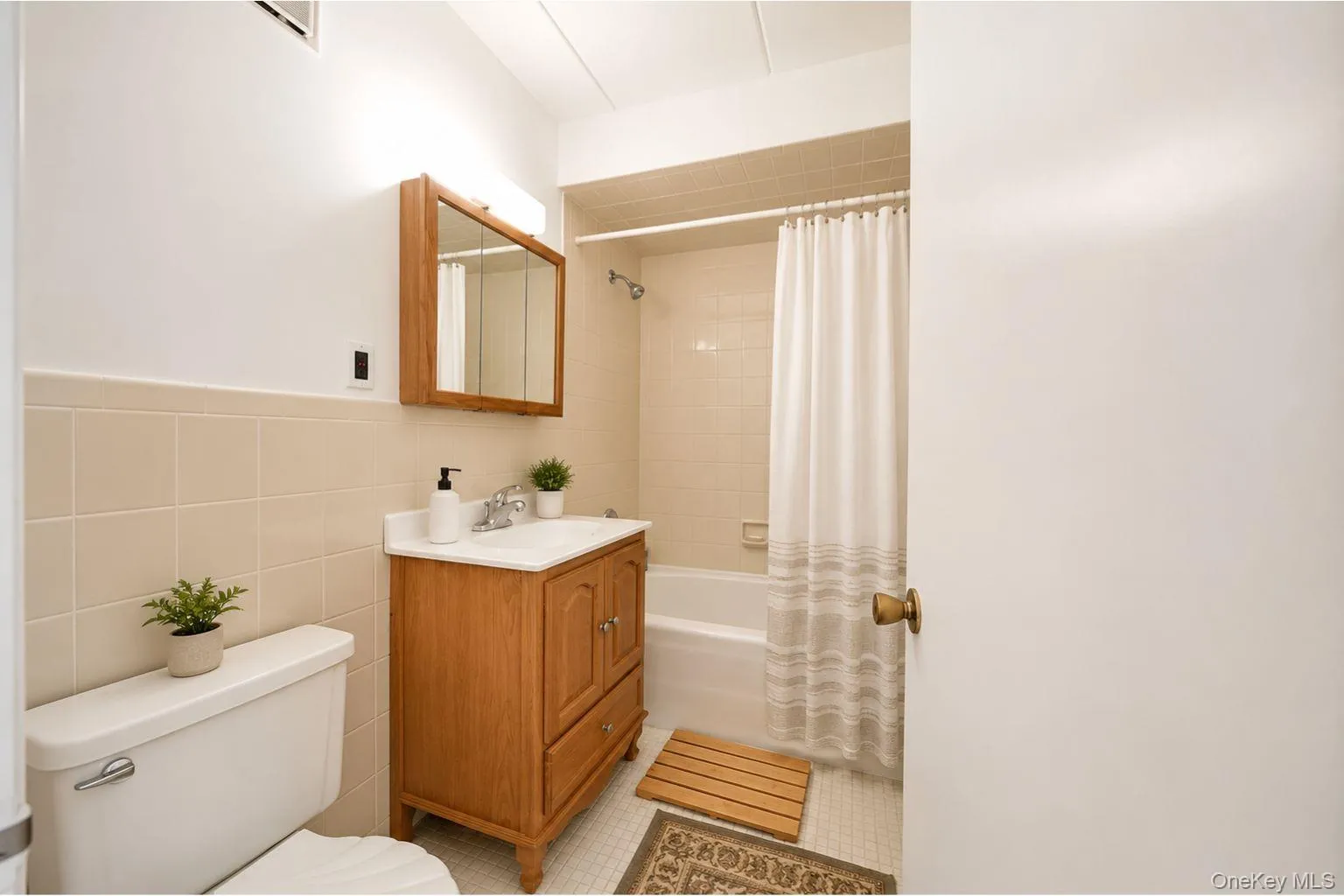 6236 59th Drive, New York, NY, 2 Bedrooms Bedrooms, 5 Rooms Rooms,1 BathroomBathrooms,Residential,For Rent,59th,0,1006092 6236 59th Drive, New York, NY, 2 Bedrooms Bedrooms, 5 Rooms Rooms,1 BathroomBathrooms,Residential,For Rent,59th,0,1006092
