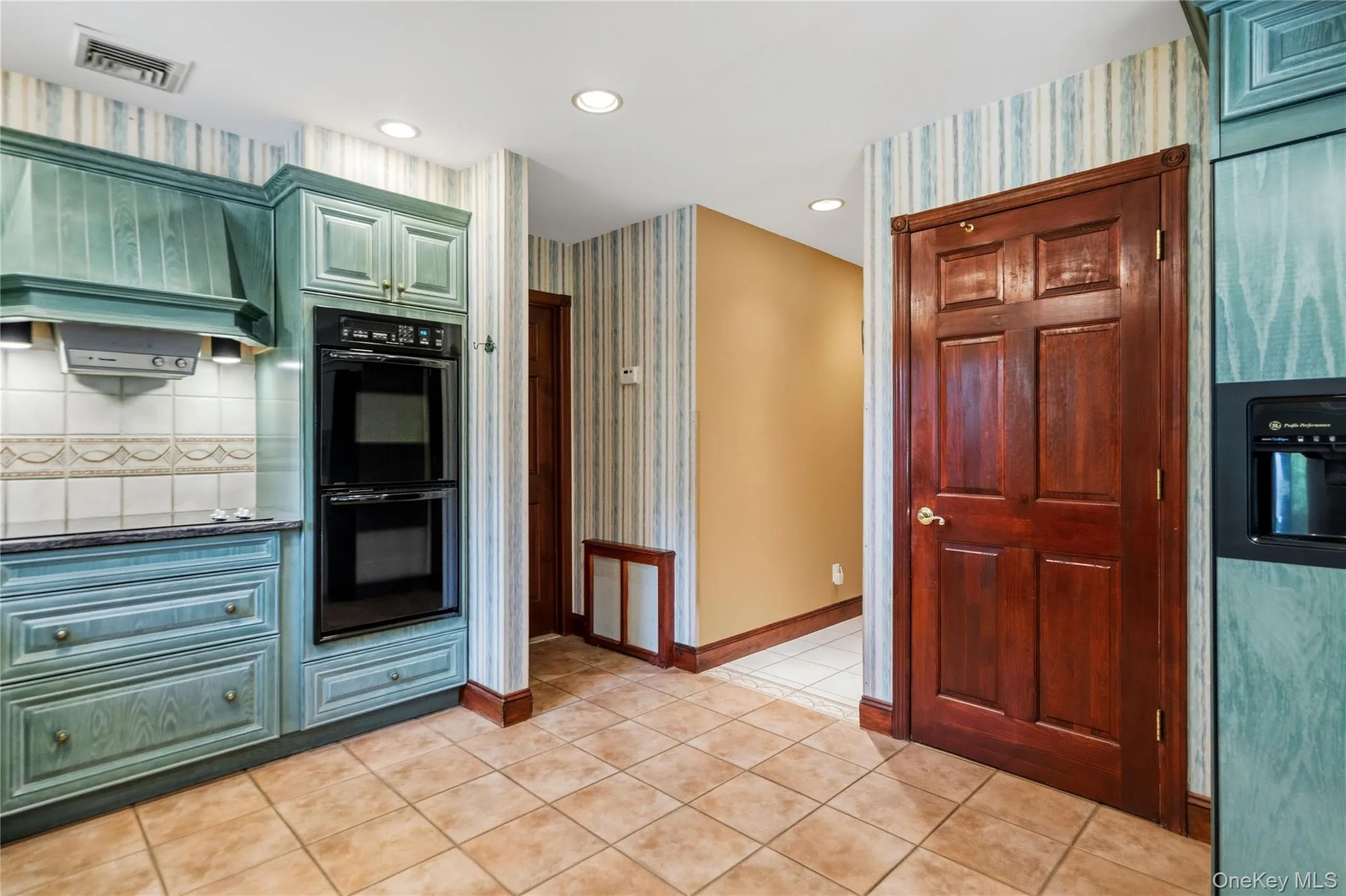 565 Mohawk Road, Hempstead, NY, 5 Bedrooms Bedrooms, 10 Rooms Rooms,2 BathroomsBathrooms,Residential,For Rent,Mohawk,0,1006099 565 Mohawk Road, Hempstead, NY, 5 Bedrooms Bedrooms, 10 Rooms Rooms,2 BathroomsBathrooms,Residential,For Rent,Mohawk,0,1006099