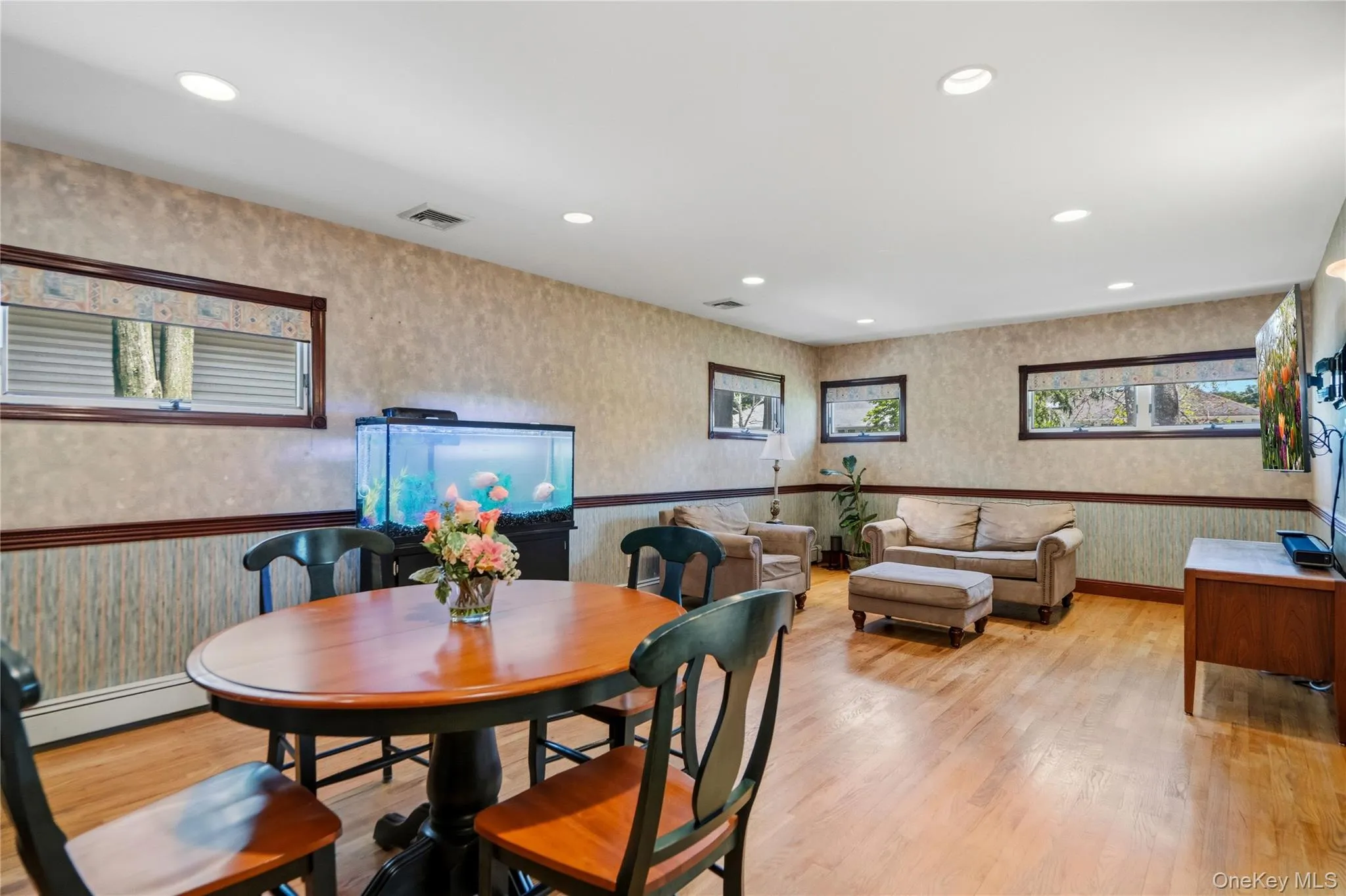 565 Mohawk Road, Hempstead, NY, 5 Bedrooms Bedrooms, 10 Rooms Rooms,2 BathroomsBathrooms,Residential,For Rent,Mohawk,0,1006099 565 Mohawk Road, Hempstead, NY, 5 Bedrooms Bedrooms, 10 Rooms Rooms,2 BathroomsBathrooms,Residential,For Rent,Mohawk,0,1006099