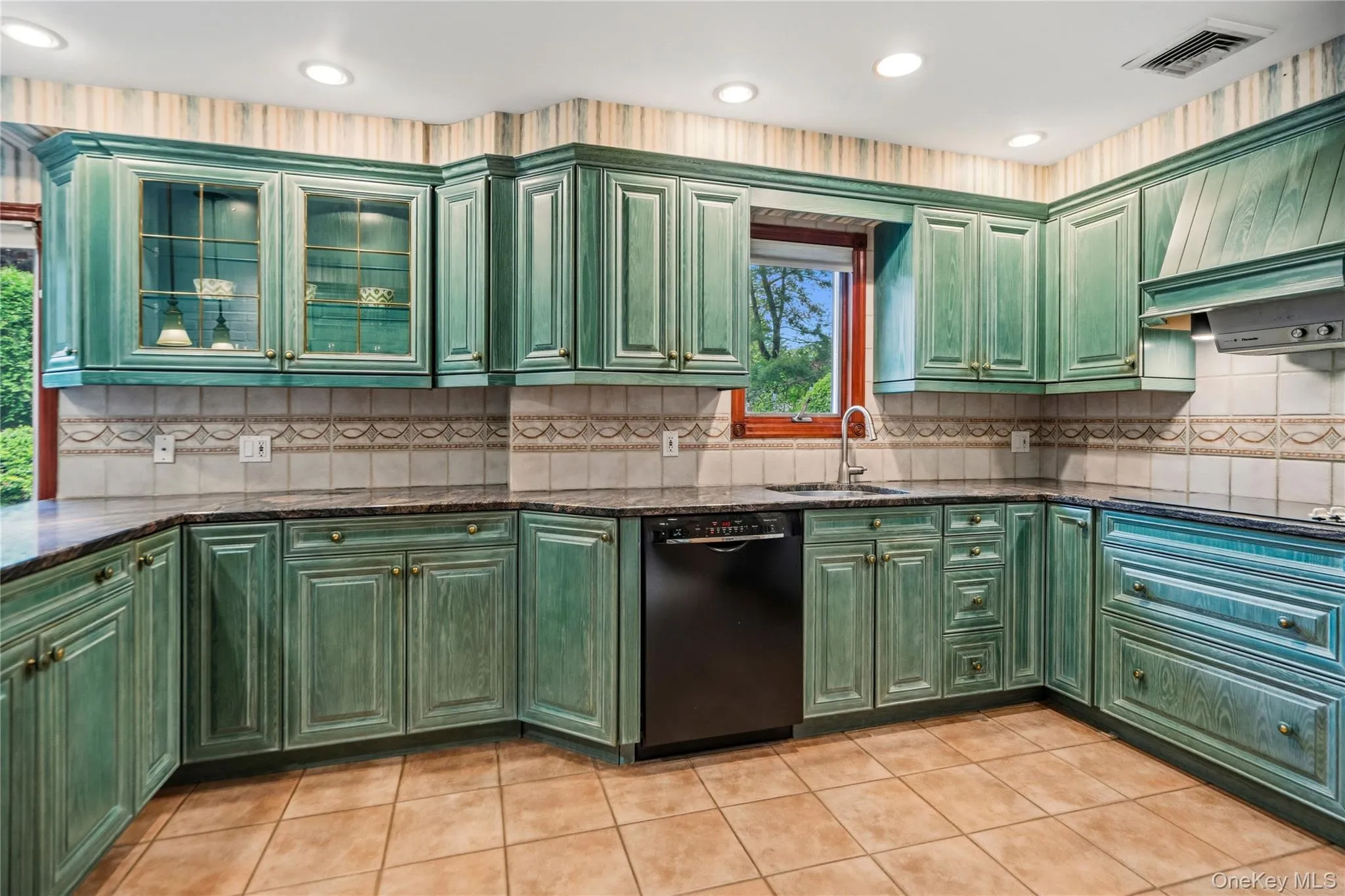 565 Mohawk Road, Hempstead, NY, 5 Bedrooms Bedrooms, 10 Rooms Rooms,2 BathroomsBathrooms,Residential,For Rent,Mohawk,0,1006099 565 Mohawk Road, Hempstead, NY, 5 Bedrooms Bedrooms, 10 Rooms Rooms,2 BathroomsBathrooms,Residential,For Rent,Mohawk,0,1006099