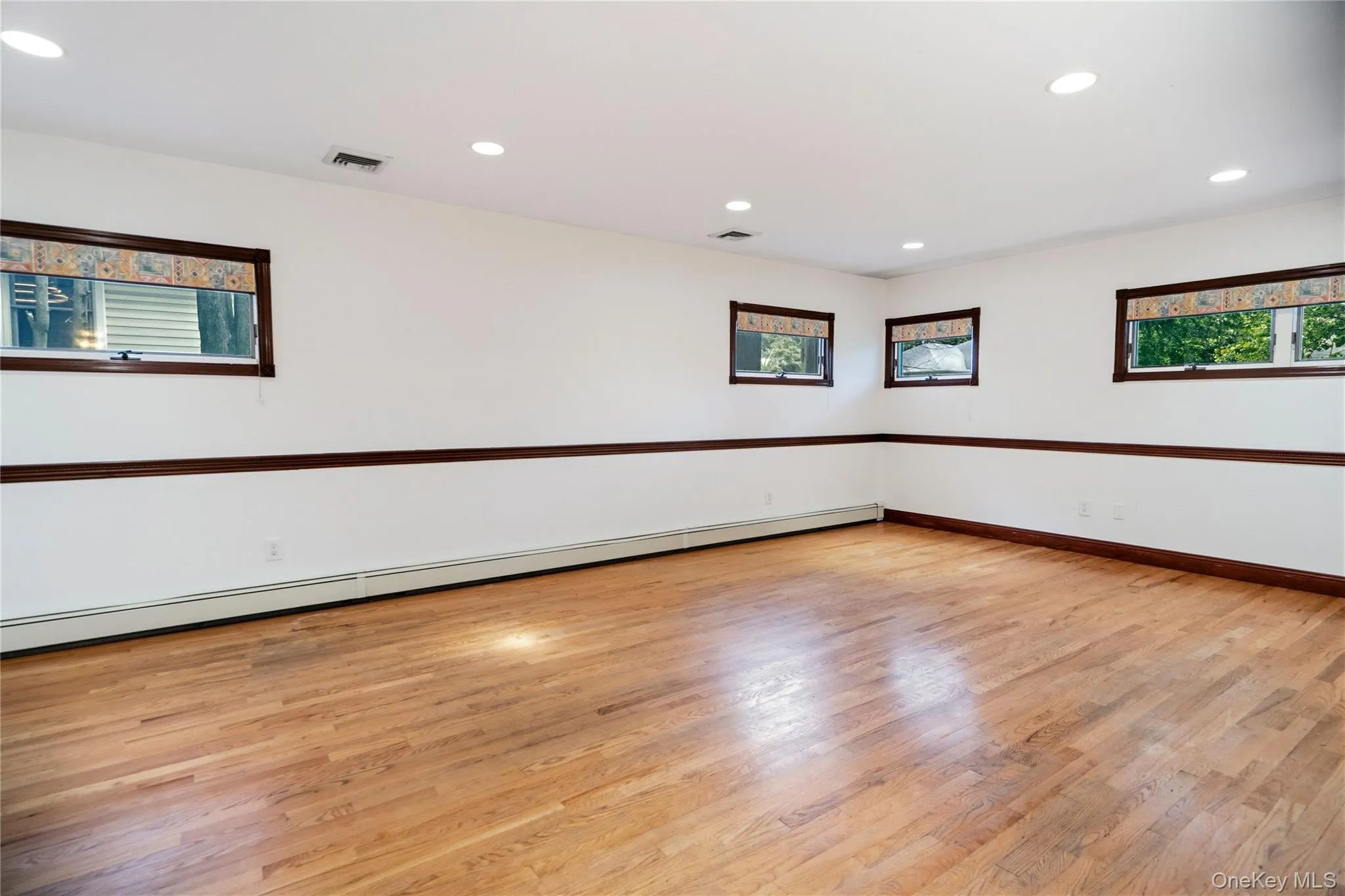 565 Mohawk Road, Hempstead, NY, 5 Bedrooms Bedrooms, 10 Rooms Rooms,2 BathroomsBathrooms,Residential,For Rent,Mohawk,0,1006099 565 Mohawk Road, Hempstead, NY, 5 Bedrooms Bedrooms, 10 Rooms Rooms,2 BathroomsBathrooms,Residential,For Rent,Mohawk,0,1006099