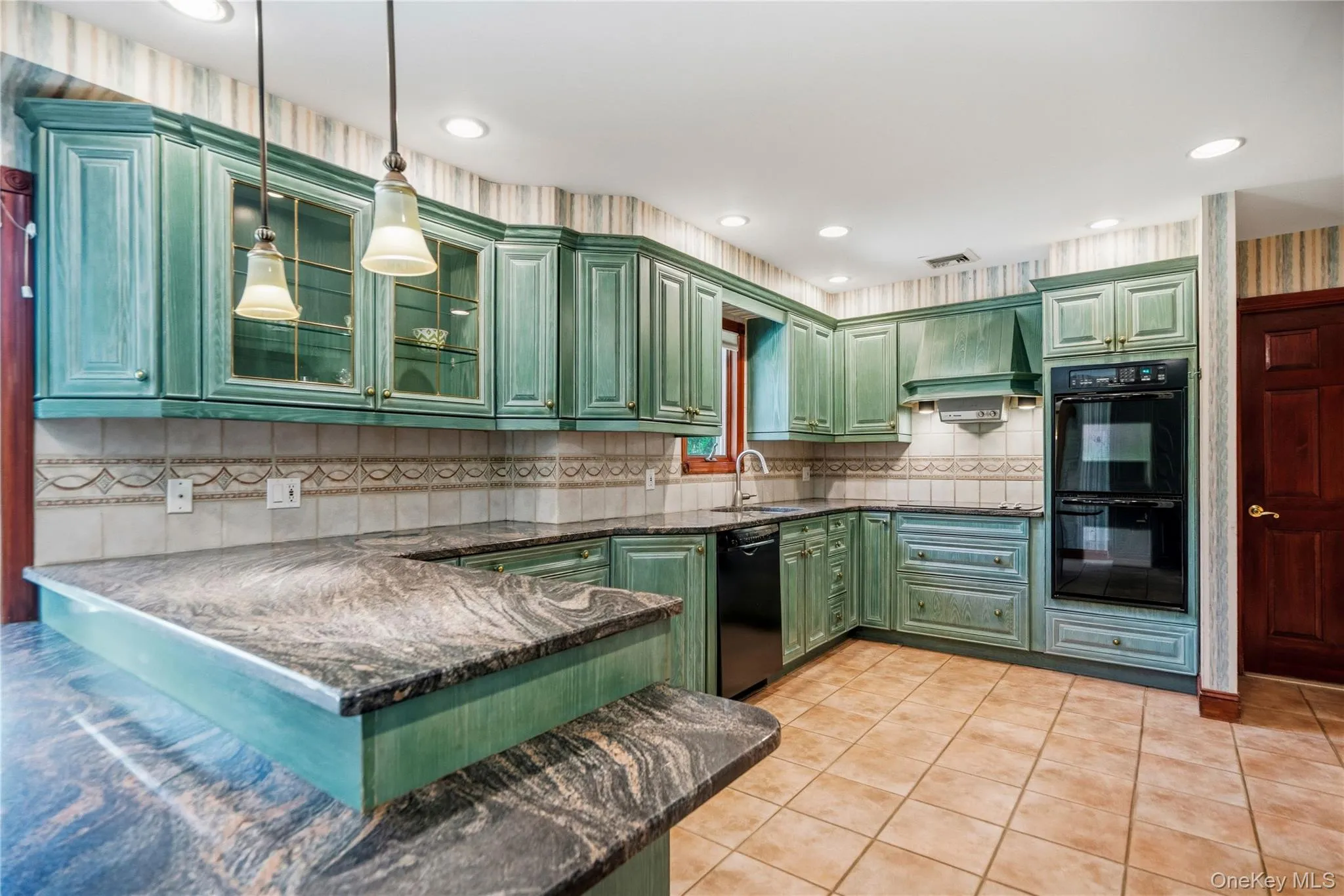 565 Mohawk Road, Hempstead, NY, 5 Bedrooms Bedrooms, 10 Rooms Rooms,2 BathroomsBathrooms,Residential,For Rent,Mohawk,0,1006099 565 Mohawk Road, Hempstead, NY, 5 Bedrooms Bedrooms, 10 Rooms Rooms,2 BathroomsBathrooms,Residential,For Rent,Mohawk,0,1006099