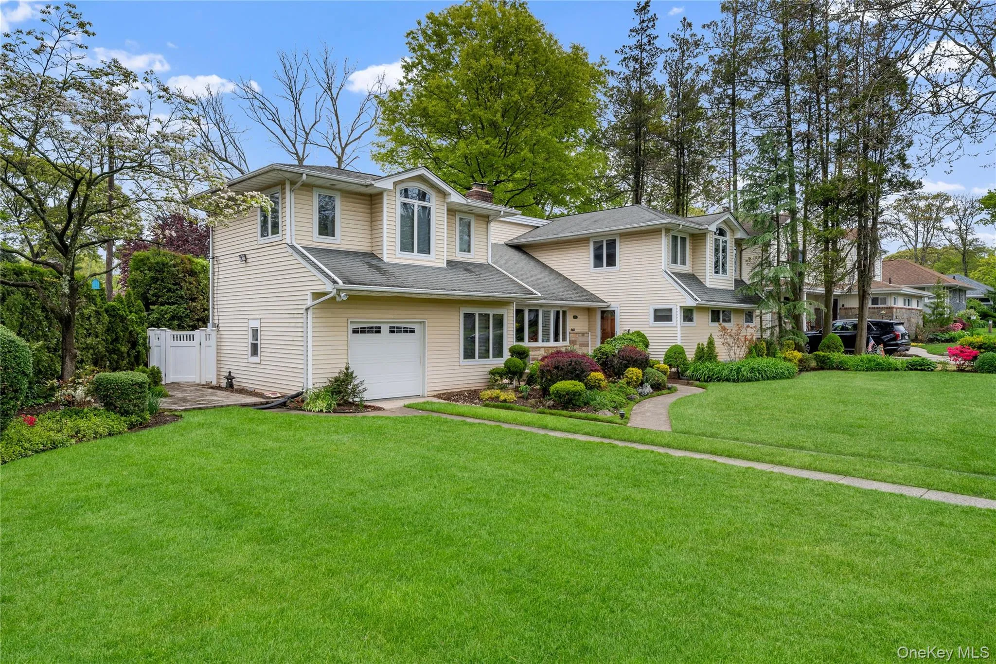 565 Mohawk Road, Hempstead, NY, 5 Bedrooms Bedrooms, 10 Rooms Rooms,2 BathroomsBathrooms,Residential,For Rent,Mohawk,0,1006099 565 Mohawk Road, Hempstead, NY, 5 Bedrooms Bedrooms, 10 Rooms Rooms,2 BathroomsBathrooms,Residential,For Rent,Mohawk,0,1006099