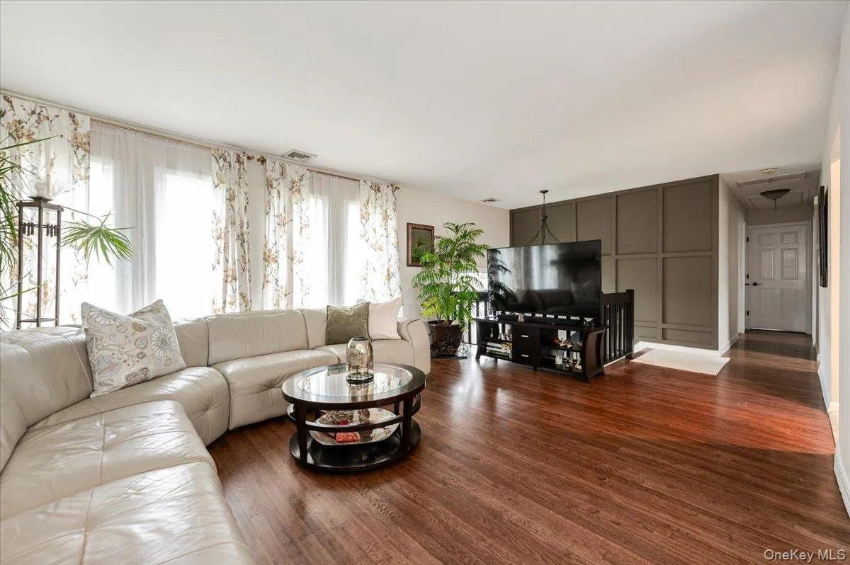 3683 Illona Lane, Hempstead, NY, 4 Bedrooms Bedrooms, 8 Rooms Rooms,2 BathroomsBathrooms,Residential,For Rent,Illona,0,1006101 3683 Illona Lane, Hempstead, NY, 4 Bedrooms Bedrooms, 8 Rooms Rooms,2 BathroomsBathrooms,Residential,For Rent,Illona,0,1006101