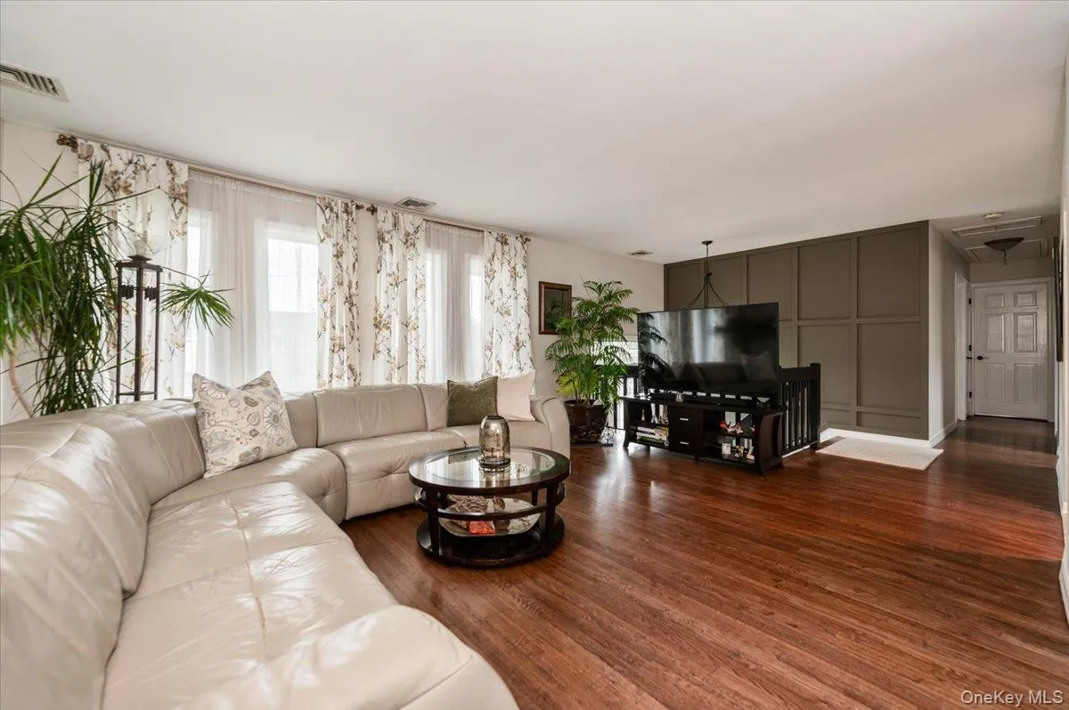 3683 Illona Lane, Hempstead, NY, 4 Bedrooms Bedrooms, 8 Rooms Rooms,2 BathroomsBathrooms,Residential,For Rent,Illona,0,1006101 3683 Illona Lane, Hempstead, NY, 4 Bedrooms Bedrooms, 8 Rooms Rooms,2 BathroomsBathrooms,Residential,For Rent,Illona,0,1006101